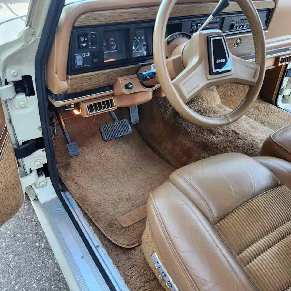 Jeep Wagoneer снимка Jeep Wagoneer