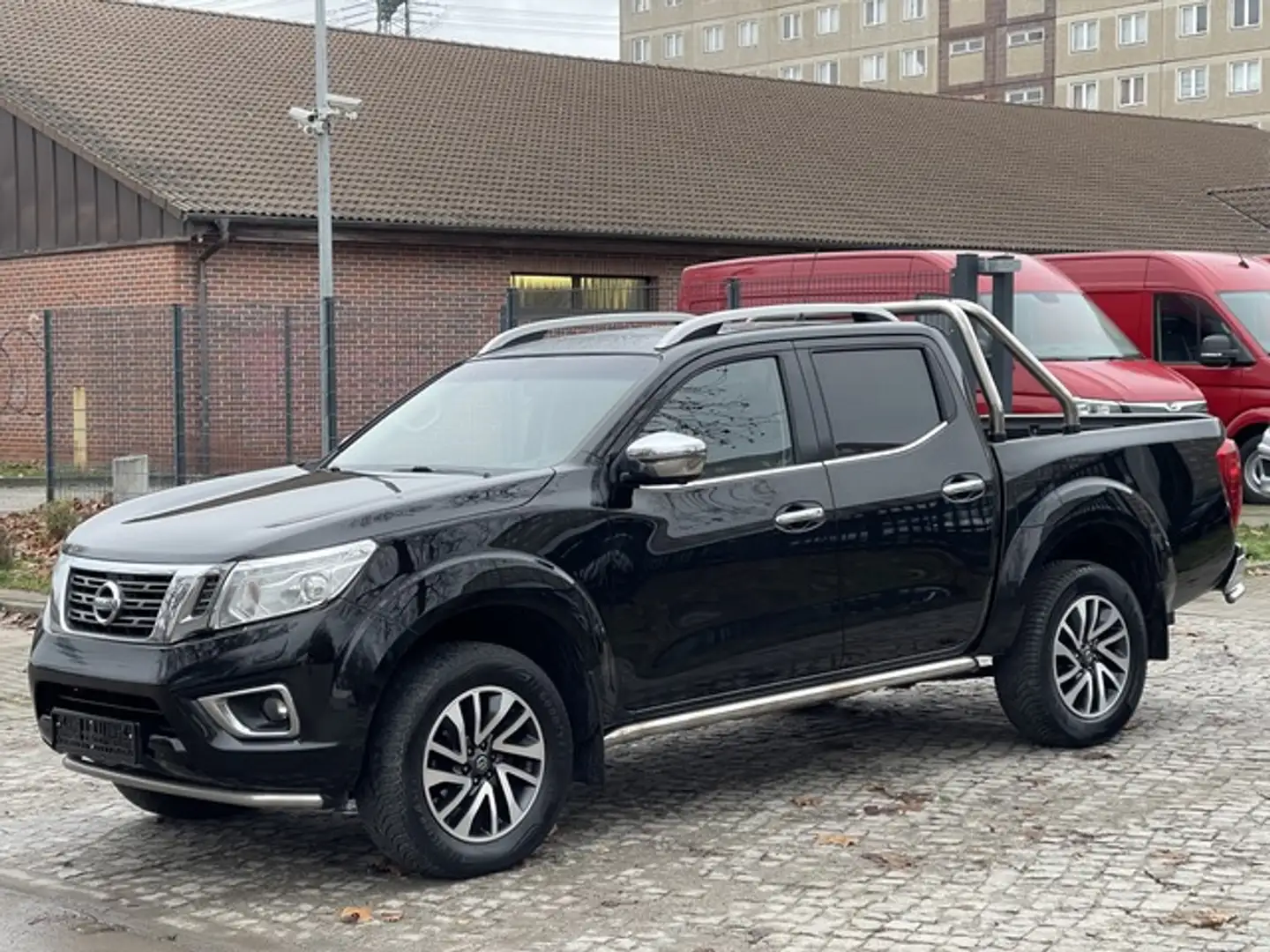 Nissan Navara 2.3 dCi Doka Double Cab 1H*Navi*RFK* Schwarz - 1