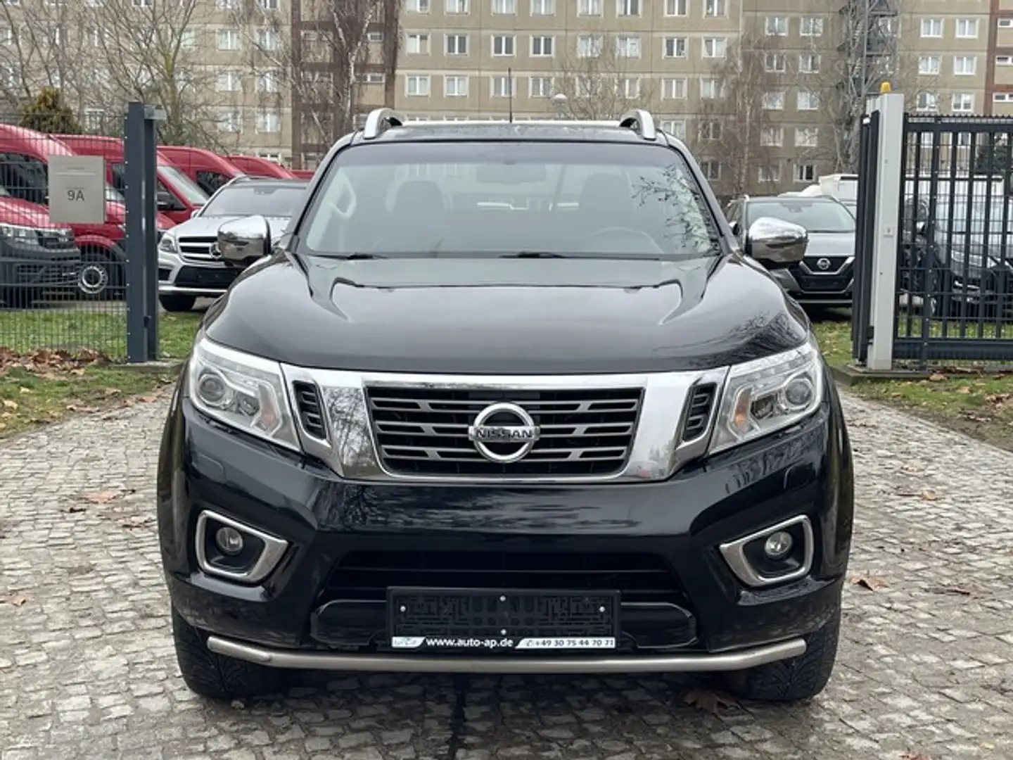 Nissan Navara 2.3 dCi Doka Double Cab 1H*Navi*RFK* Schwarz - 2