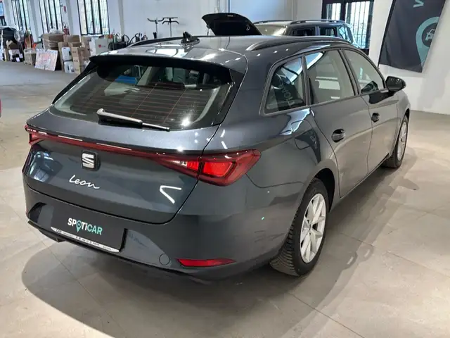 Seat Leon view 4