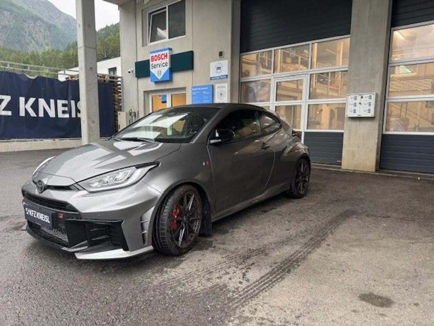 Toyota Yaris 1,6 Turbo GR High Performance Grau - 2