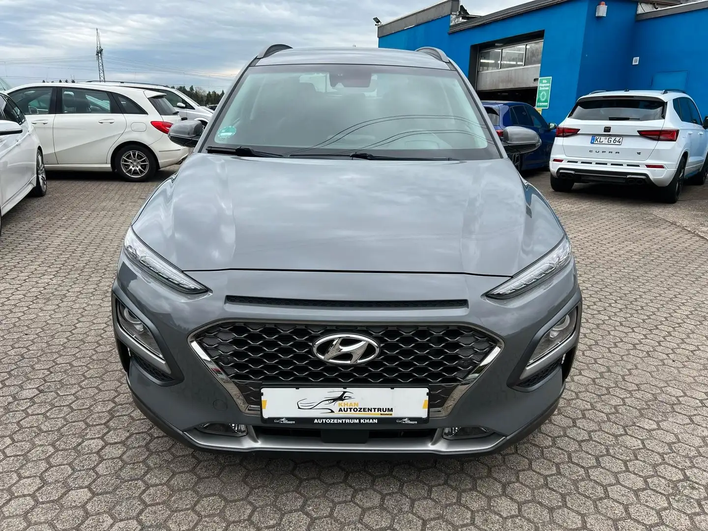 Hyundai KONA Premium 4WD HUD/LED/NAVI/SHZ/KAMERA Grau - 2