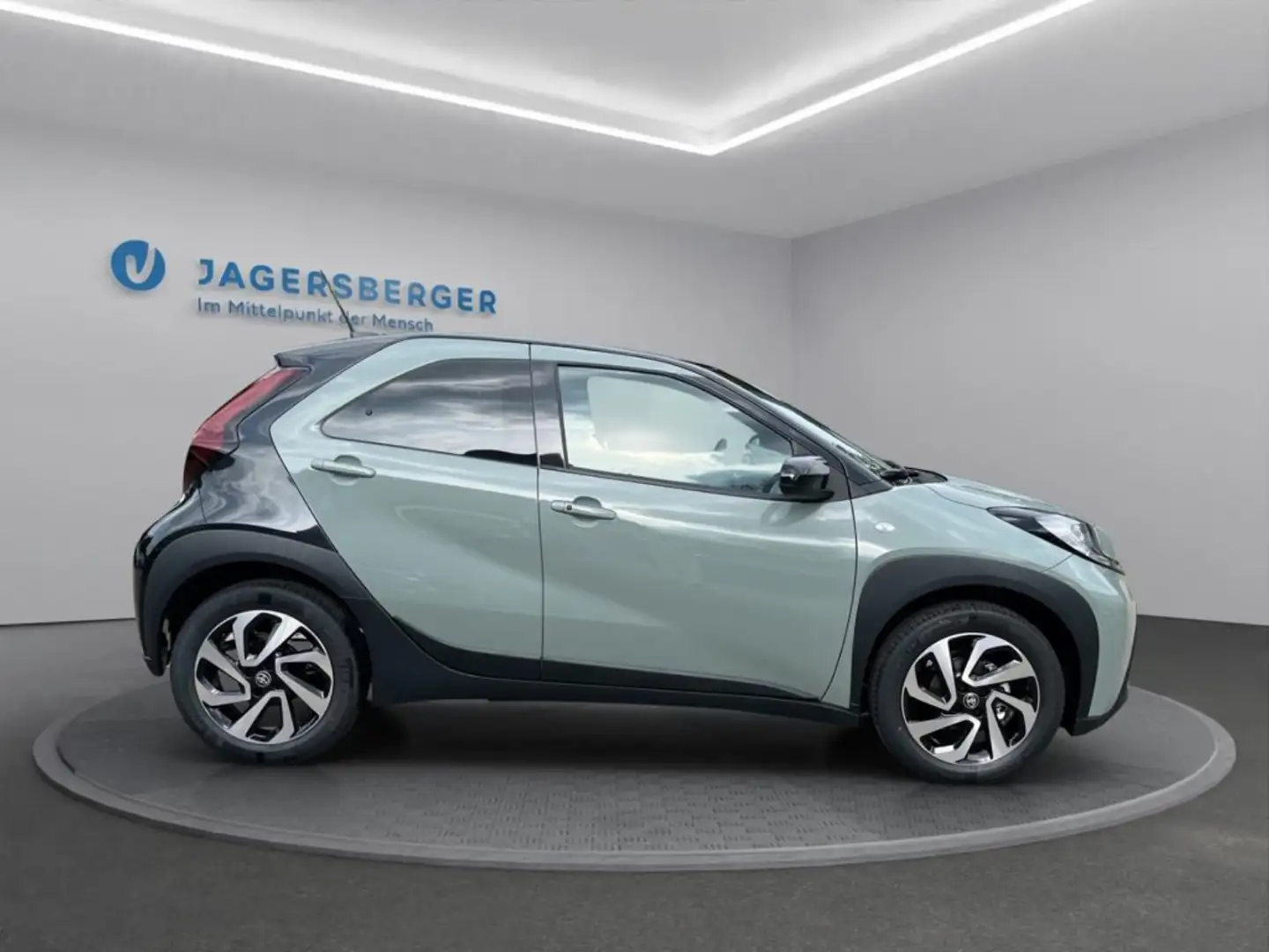 Toyota Aygo X 1,0 VVT-i Pulse Schwarz - 2