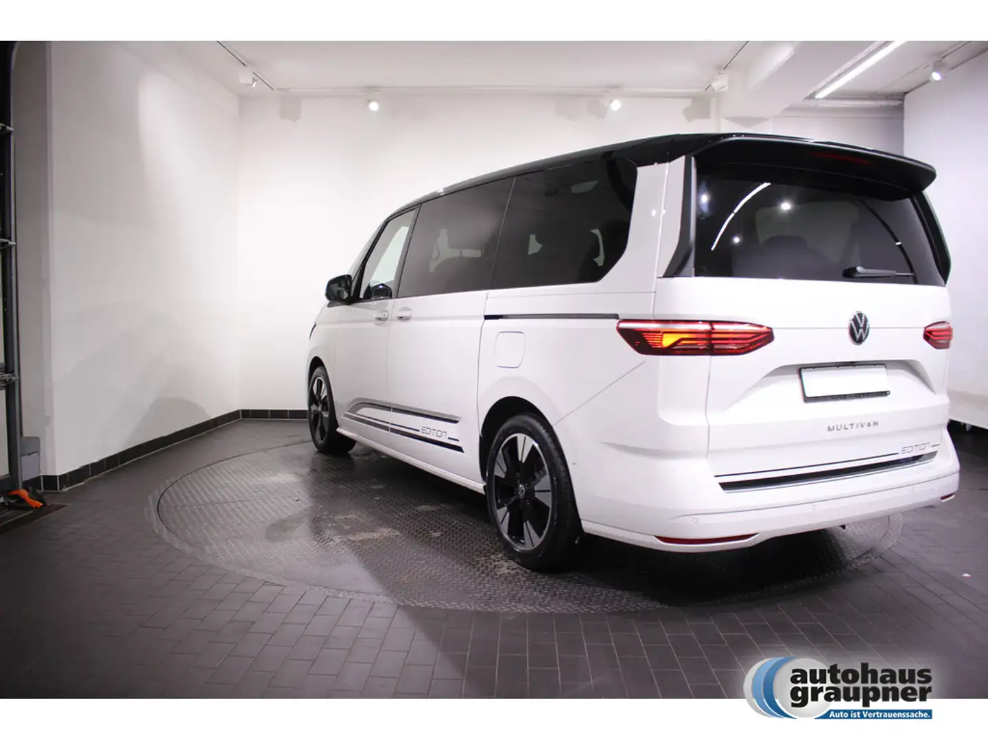 Volkswagen T7 Multivan 2.0 TDI Life MATRIX-LED 7-SITZER White - 2