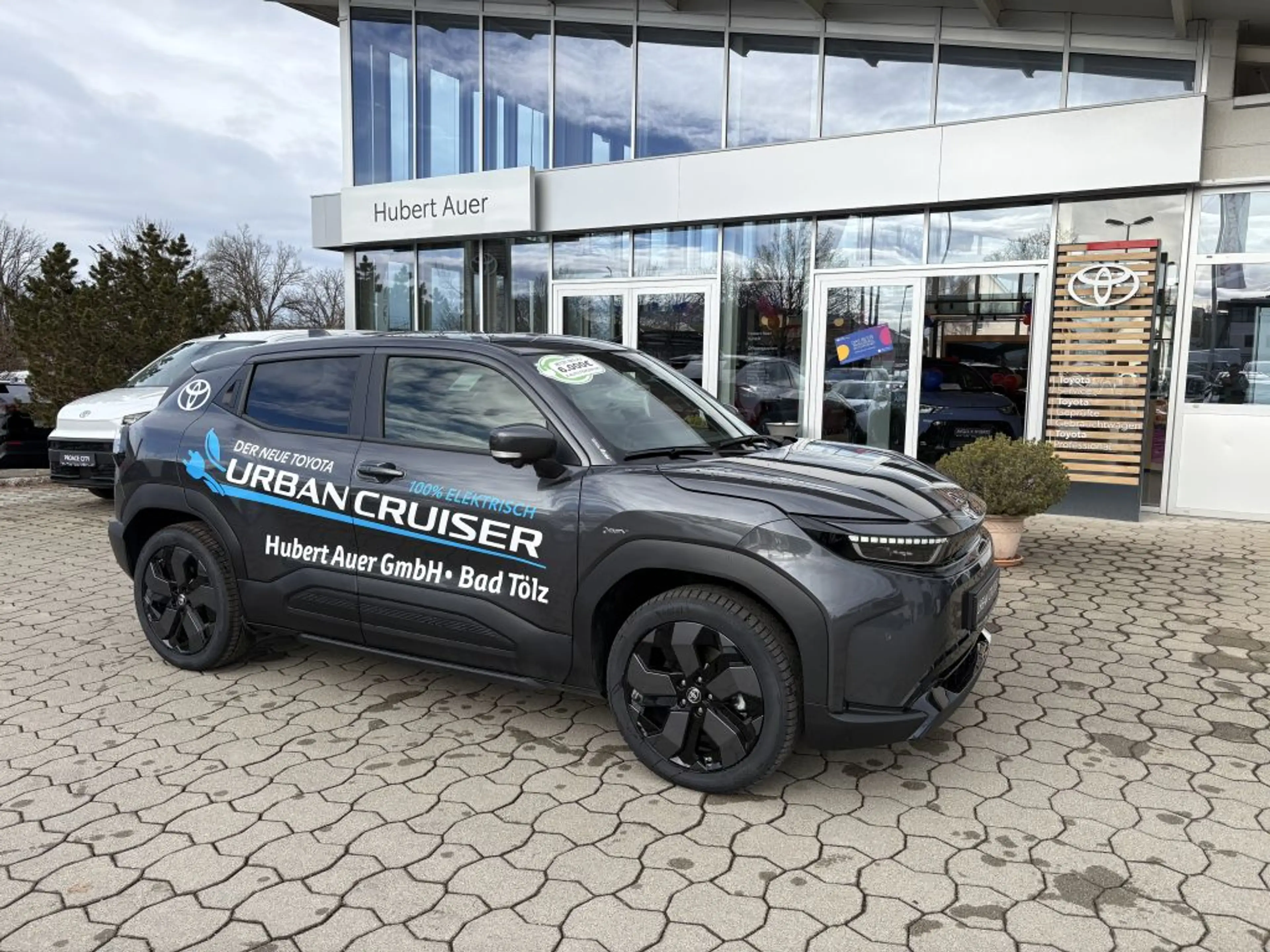 Toyota Urban Cruiser 61kWh *Lounge* — photo 8