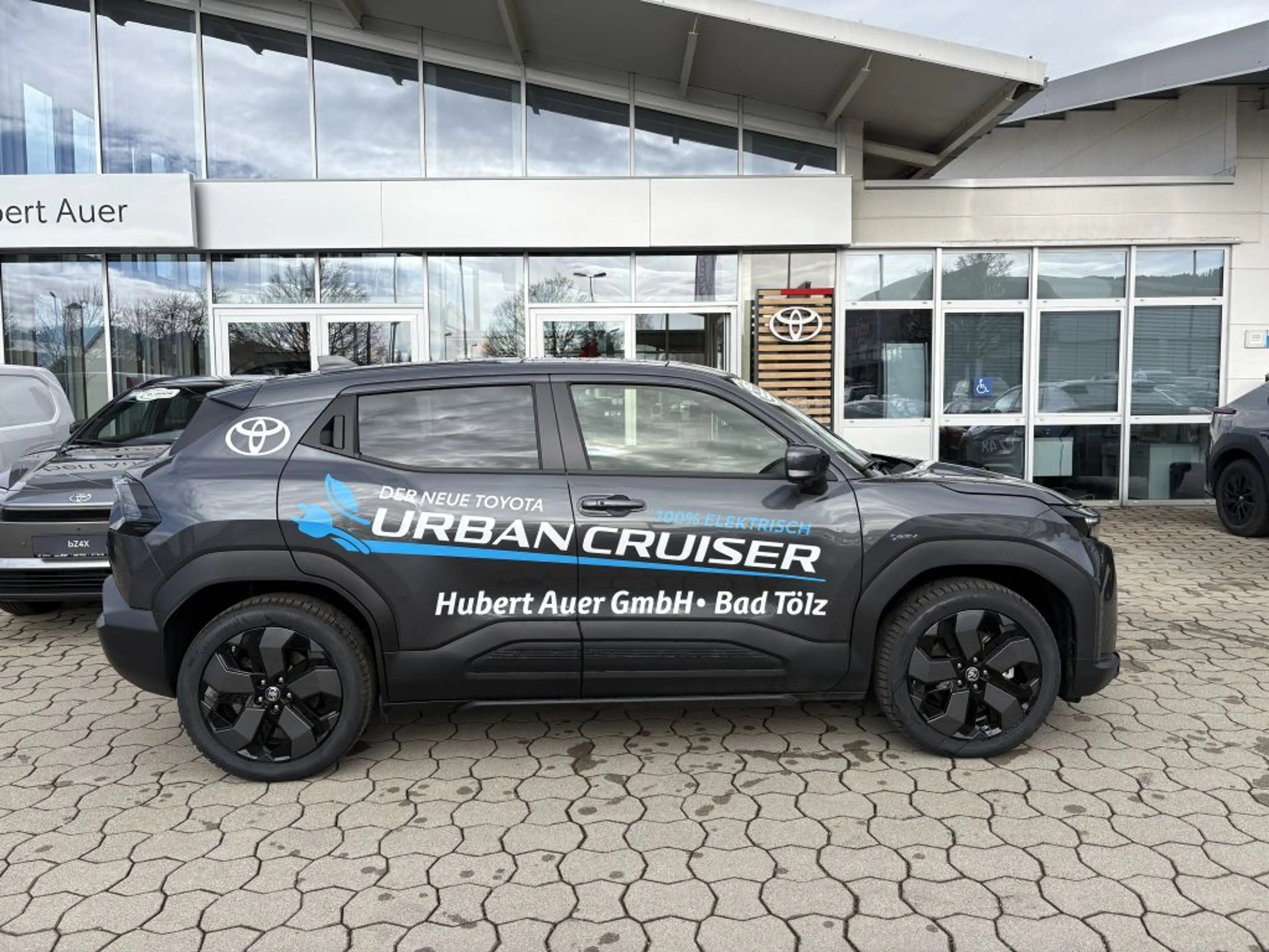Toyota Urban Cruiser 61kWh *Lounge* — photo 7