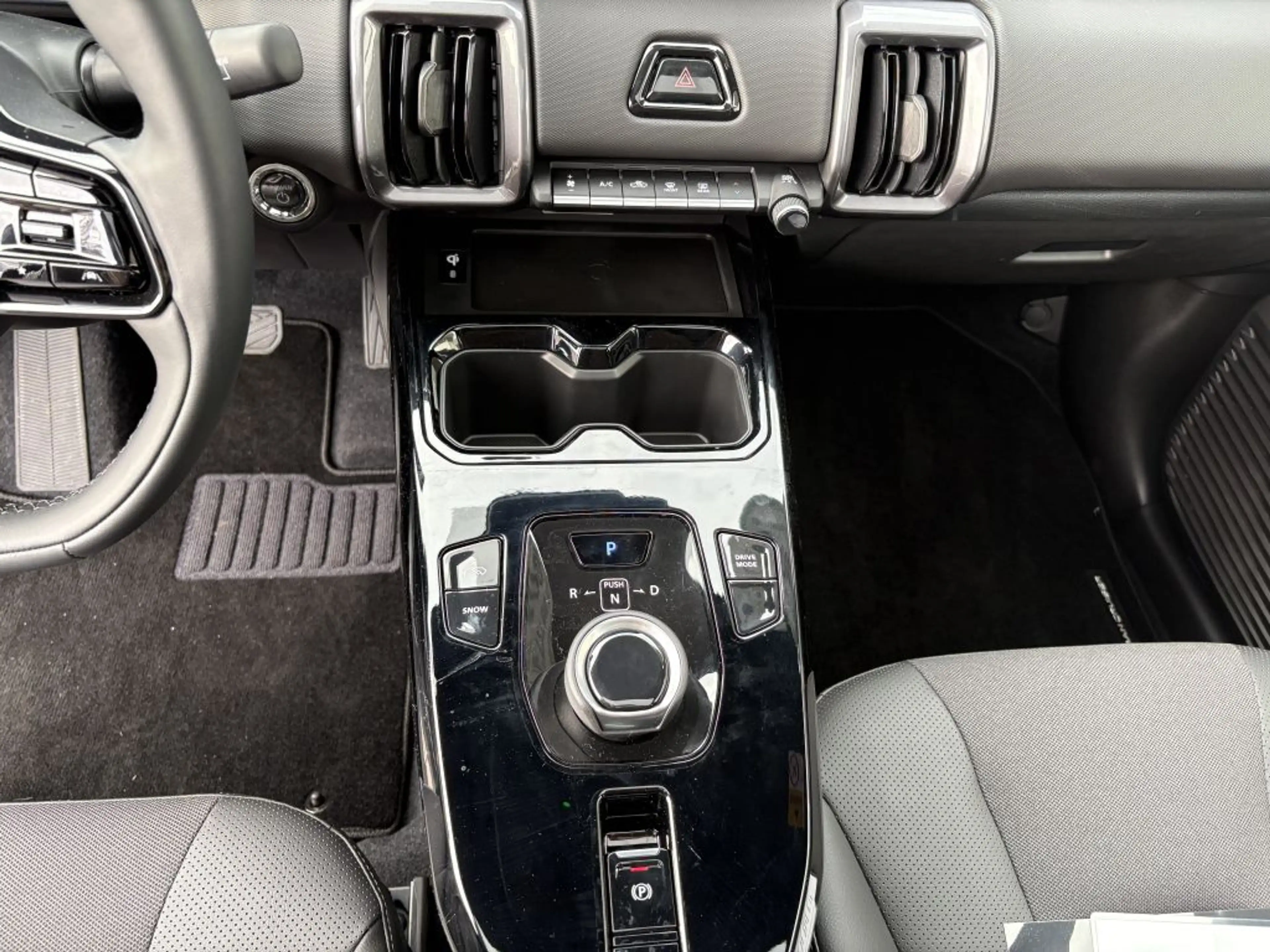 Toyota Urban Cruiser 61kWh *Lounge* — photo 15