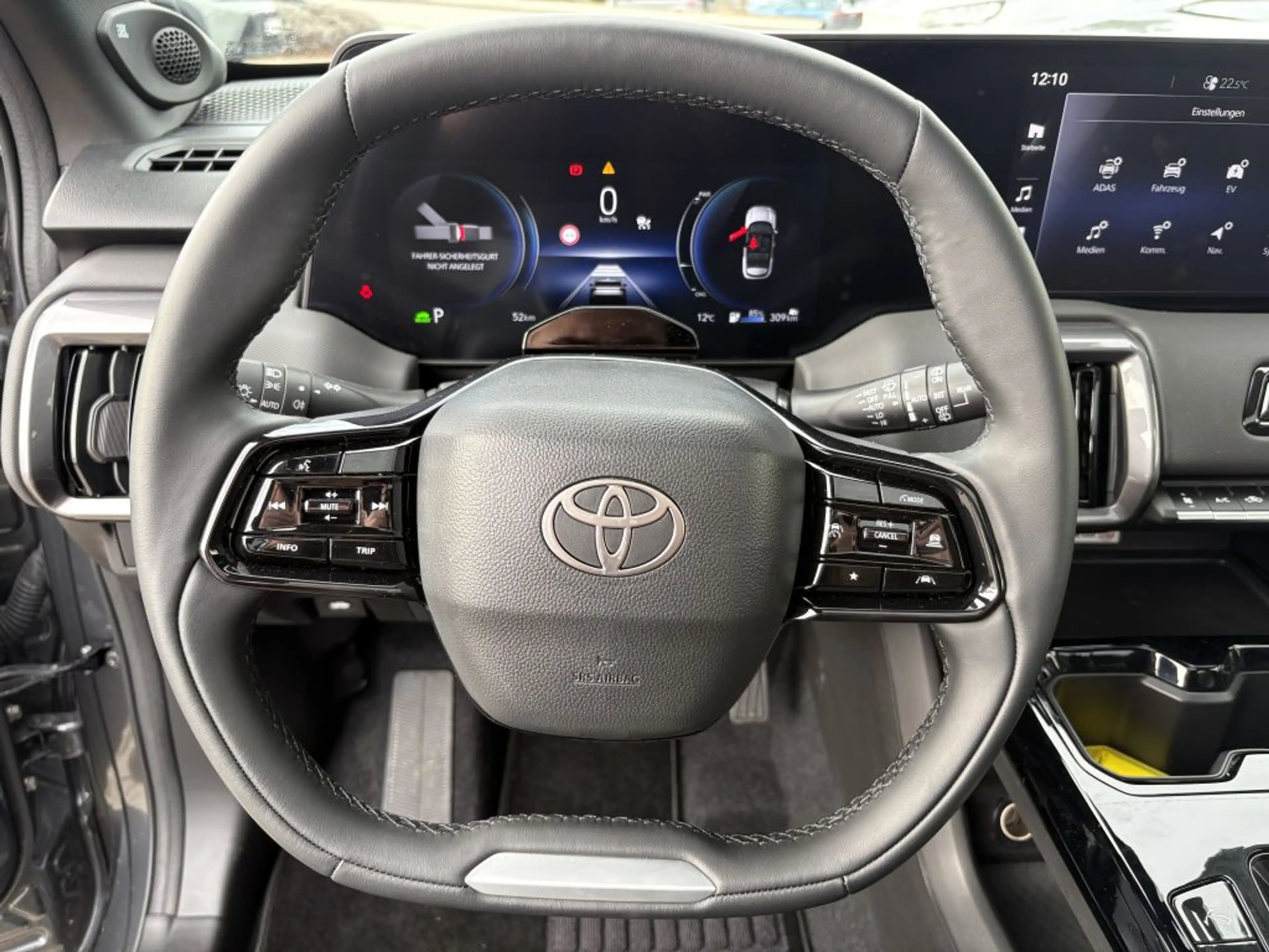 Toyota Urban Cruiser 61kWh *Lounge* — photo 13