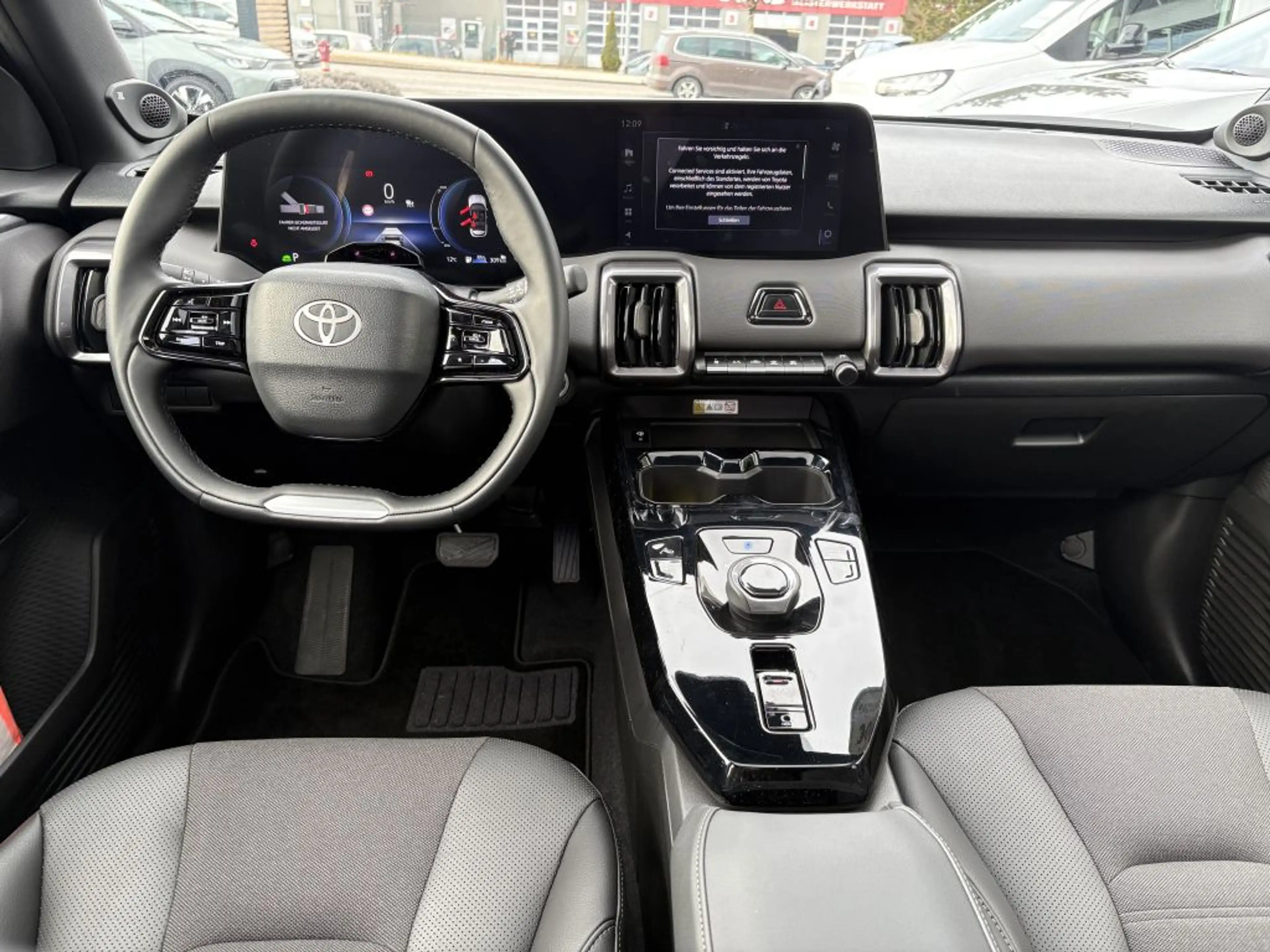 Toyota Urban Cruiser 61kWh *Lounge* — photo 12