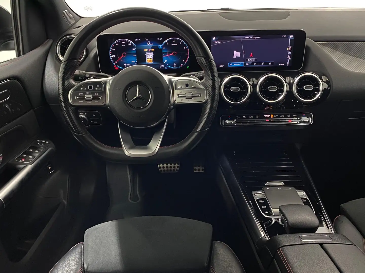 Mercedes-Benz B 180 Business Solution AMG Camera 18inch AMG Navigatie Schwarz - 2