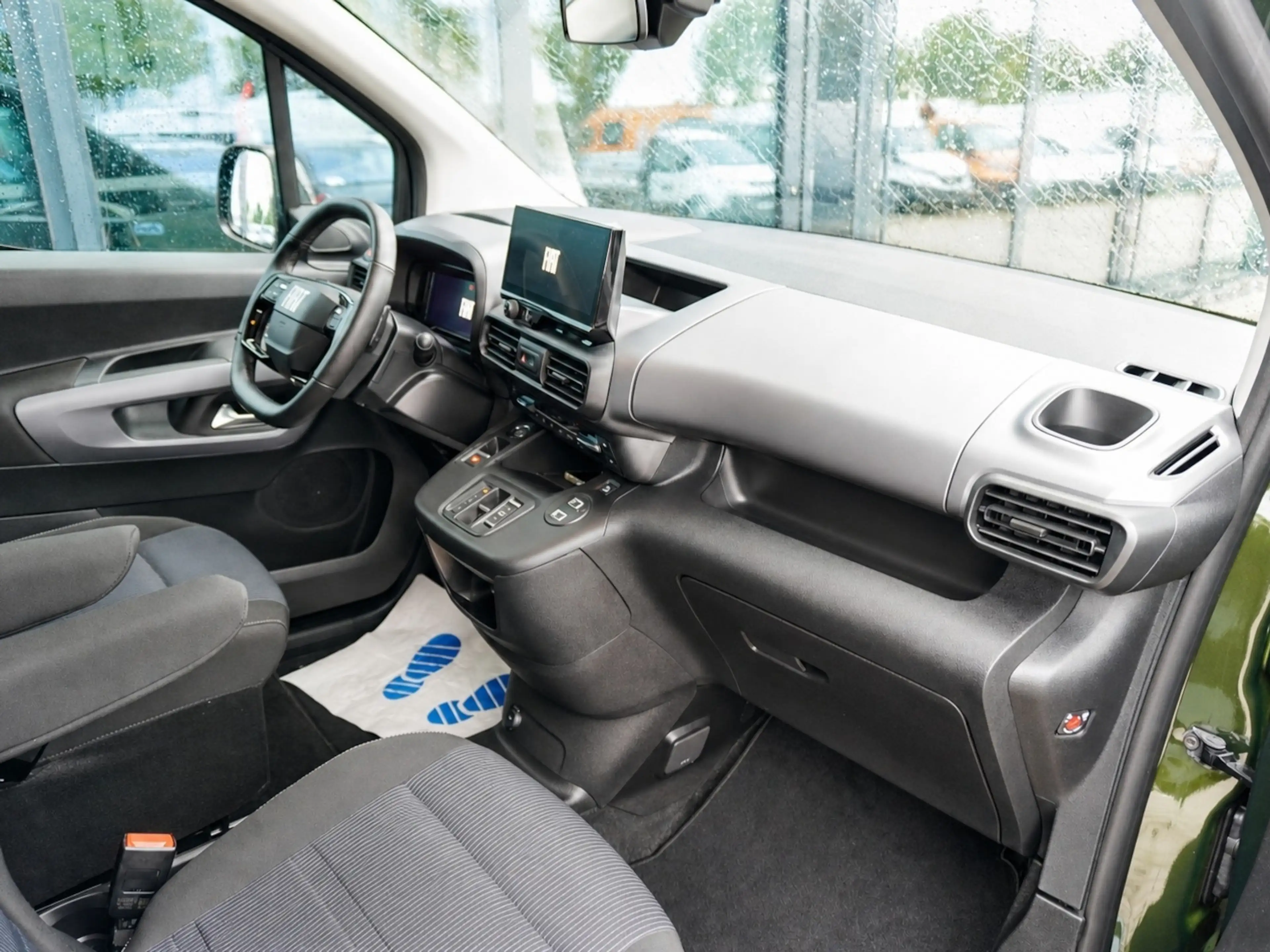 Fiat Doblo Maxi Kombi 130 AT 7-Sitzer + 10-Zoll-Navi — photo 12