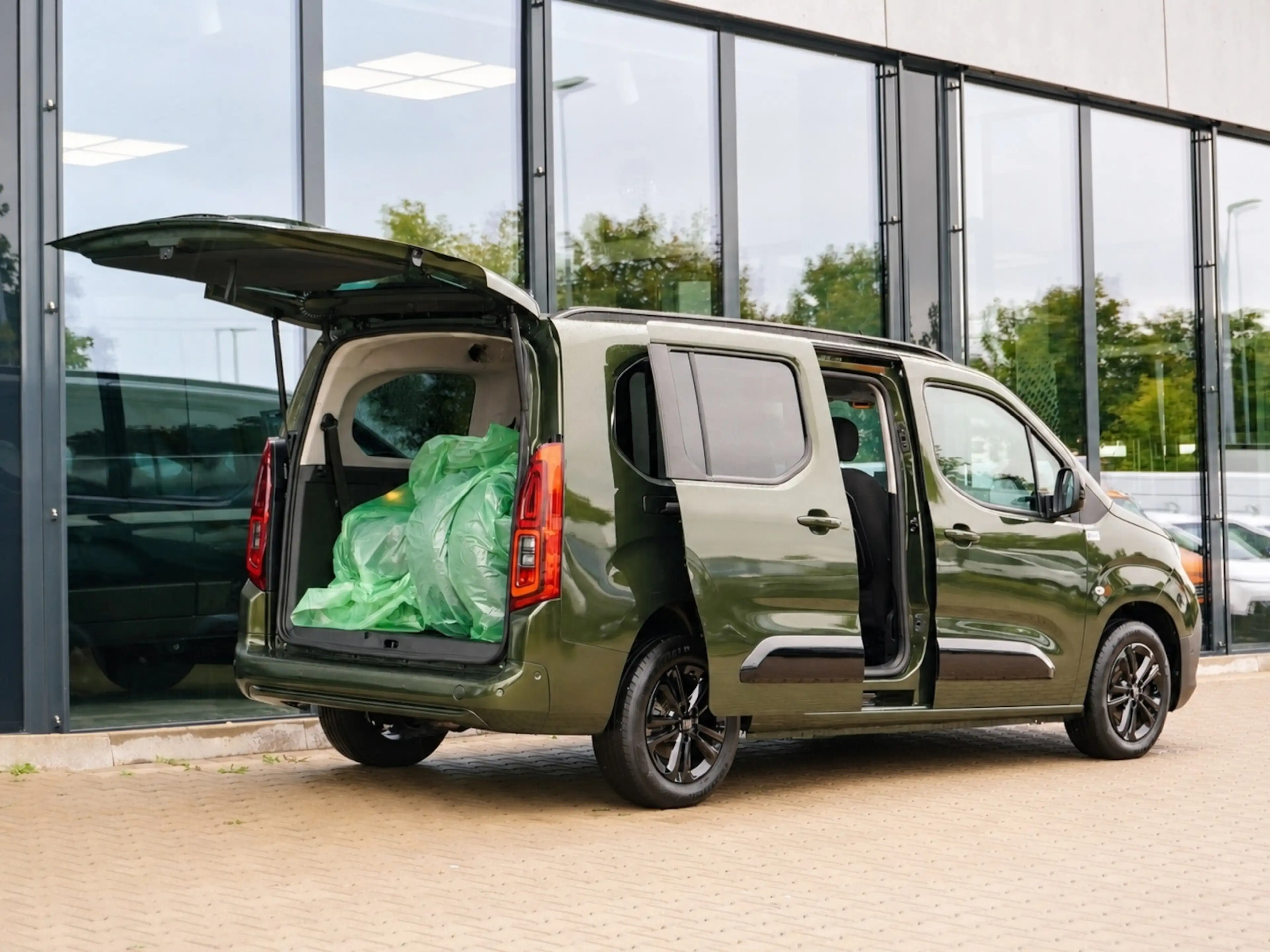 Fiat Doblo Maxi Kombi 130 AT 7-Sitzer + 10-Zoll-Navi — photo 4