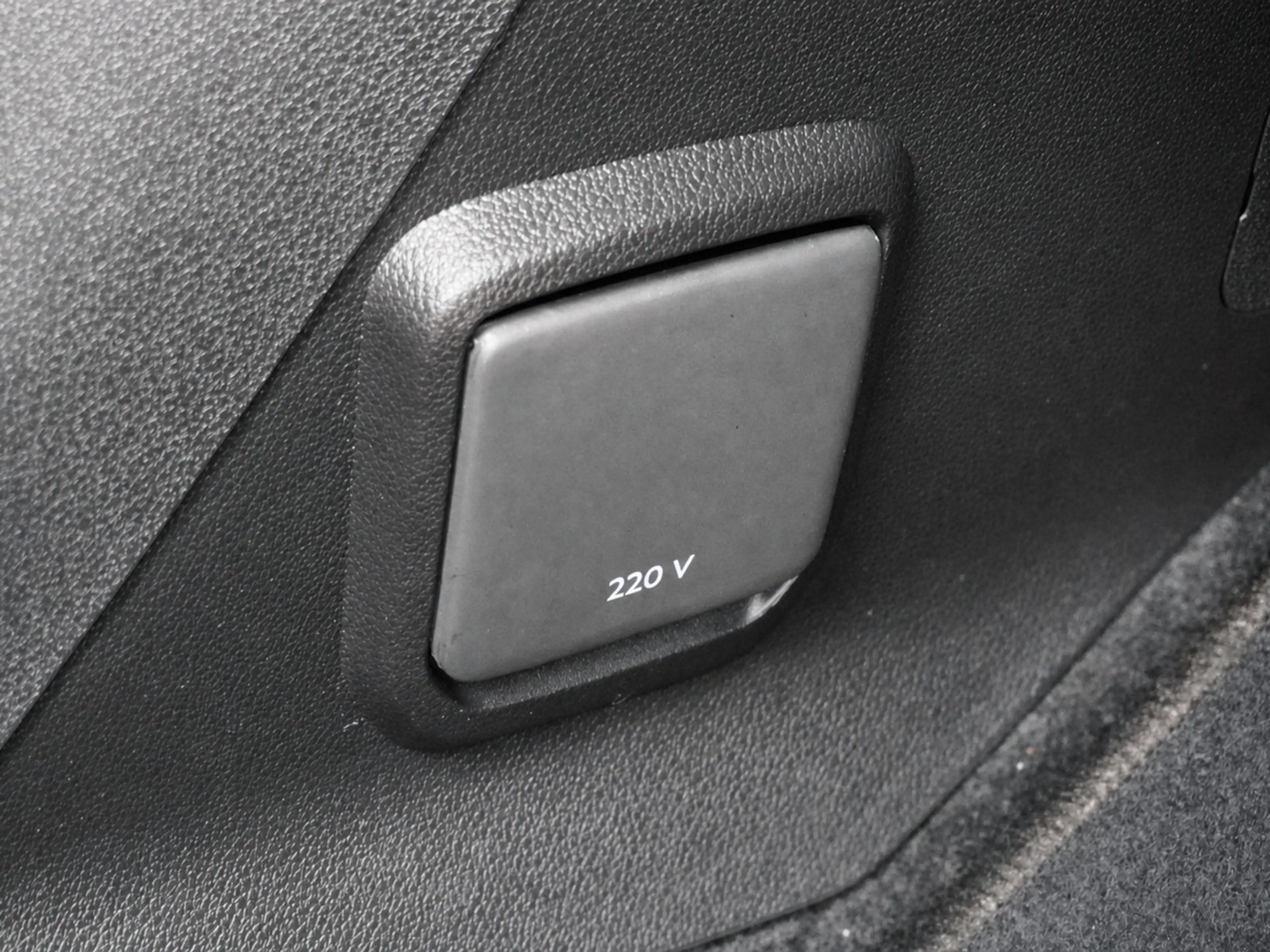 Fiat Doblo Maxi Kombi 130 AT 7-Sitzer + 10-Zoll-Navi — photo 15