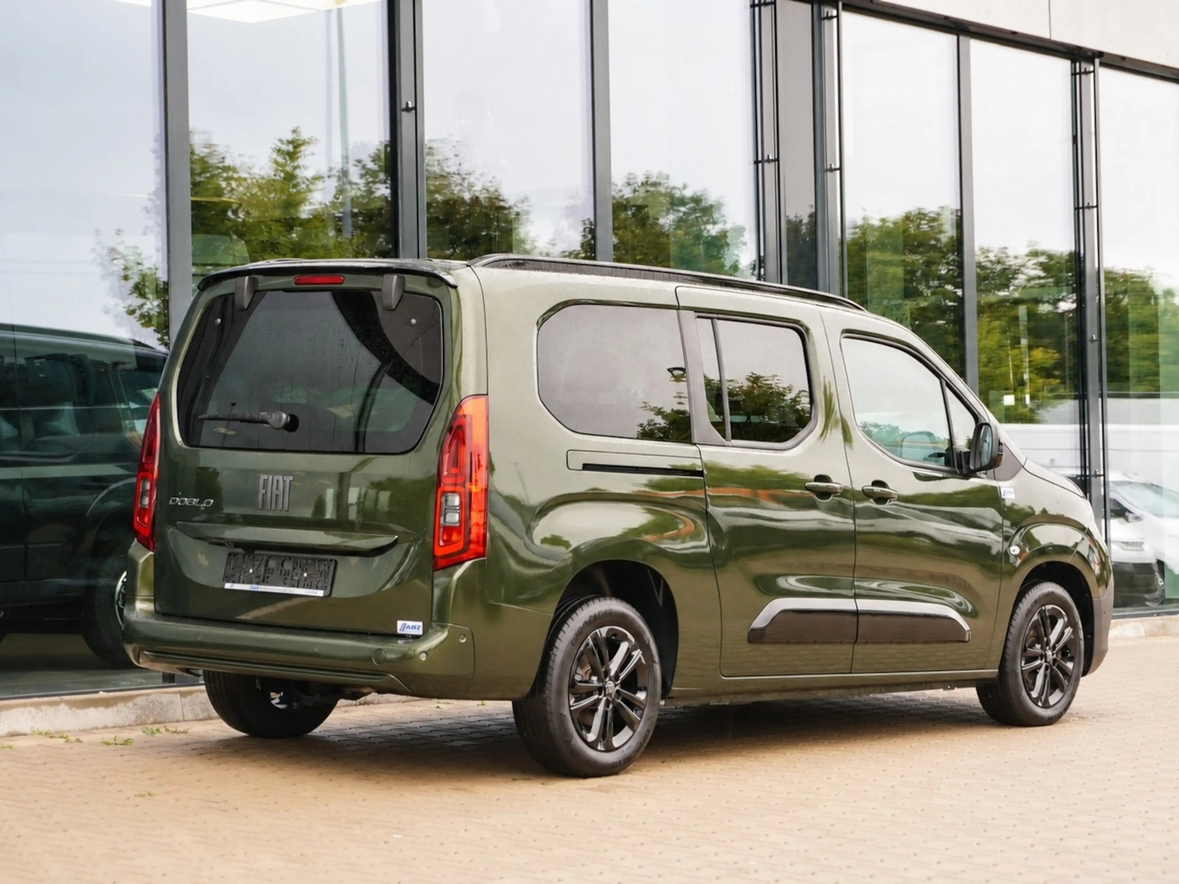 Fiat Doblo Maxi Kombi 130 AT 7-Sitzer + 10-Zoll-Navi — photo 2