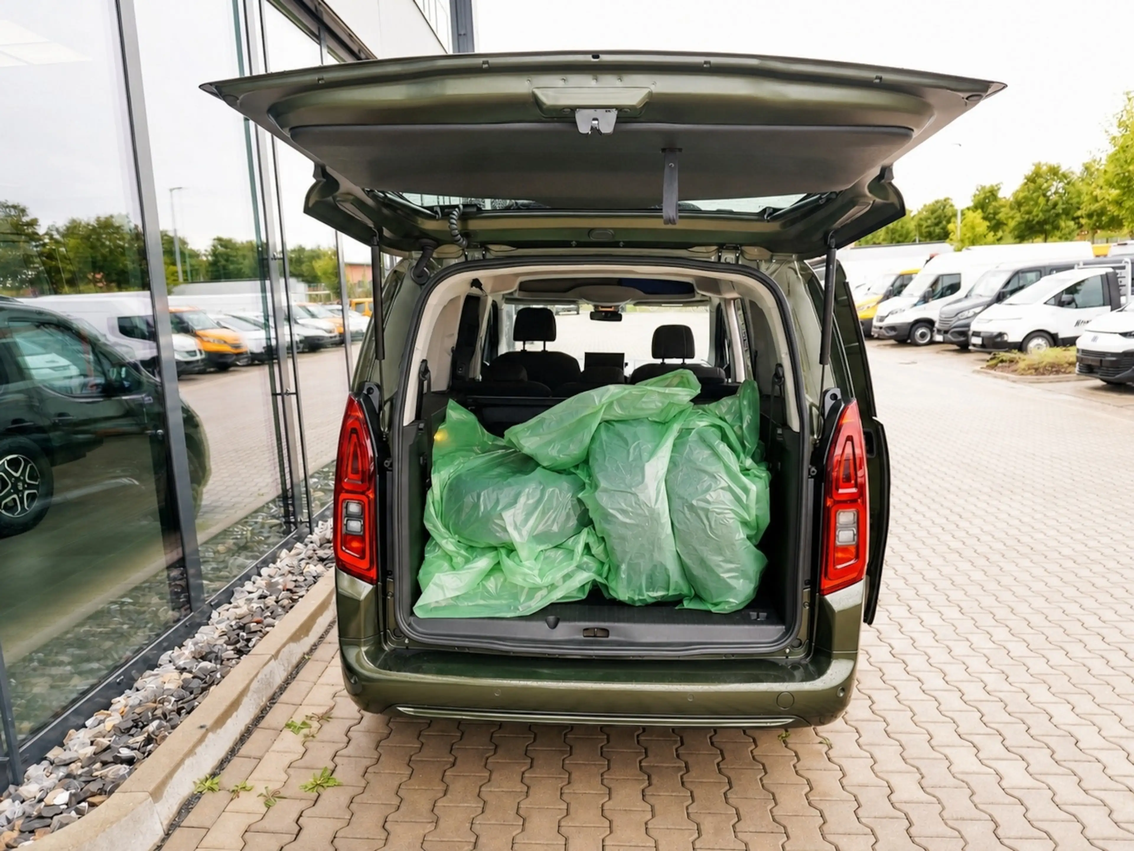 Fiat Doblo Maxi Kombi 130 AT 7-Sitzer + 10-Zoll-Navi — photo 5