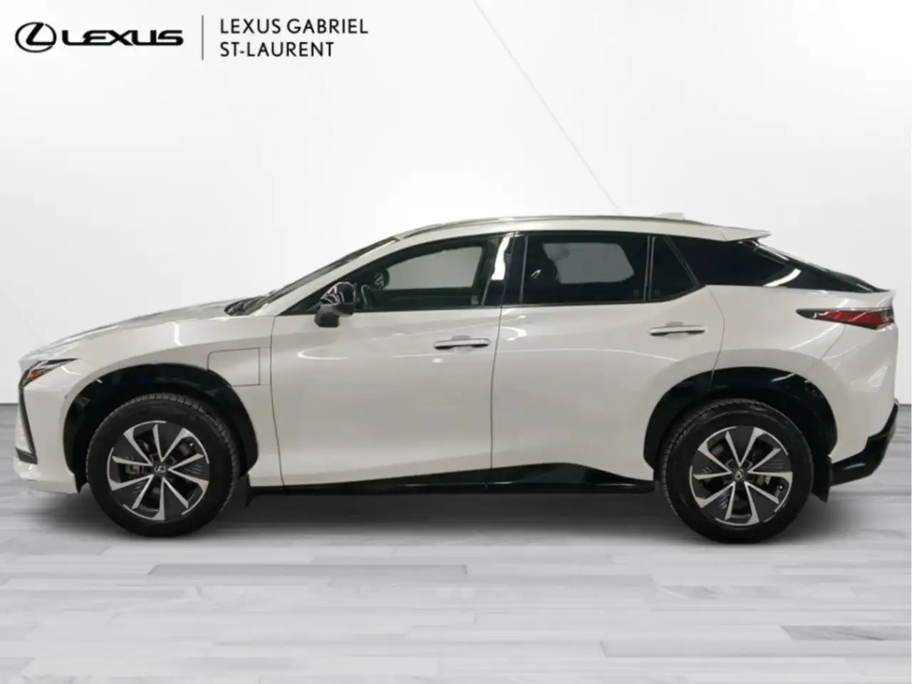 Lexus RZ снимка Lexus RZ