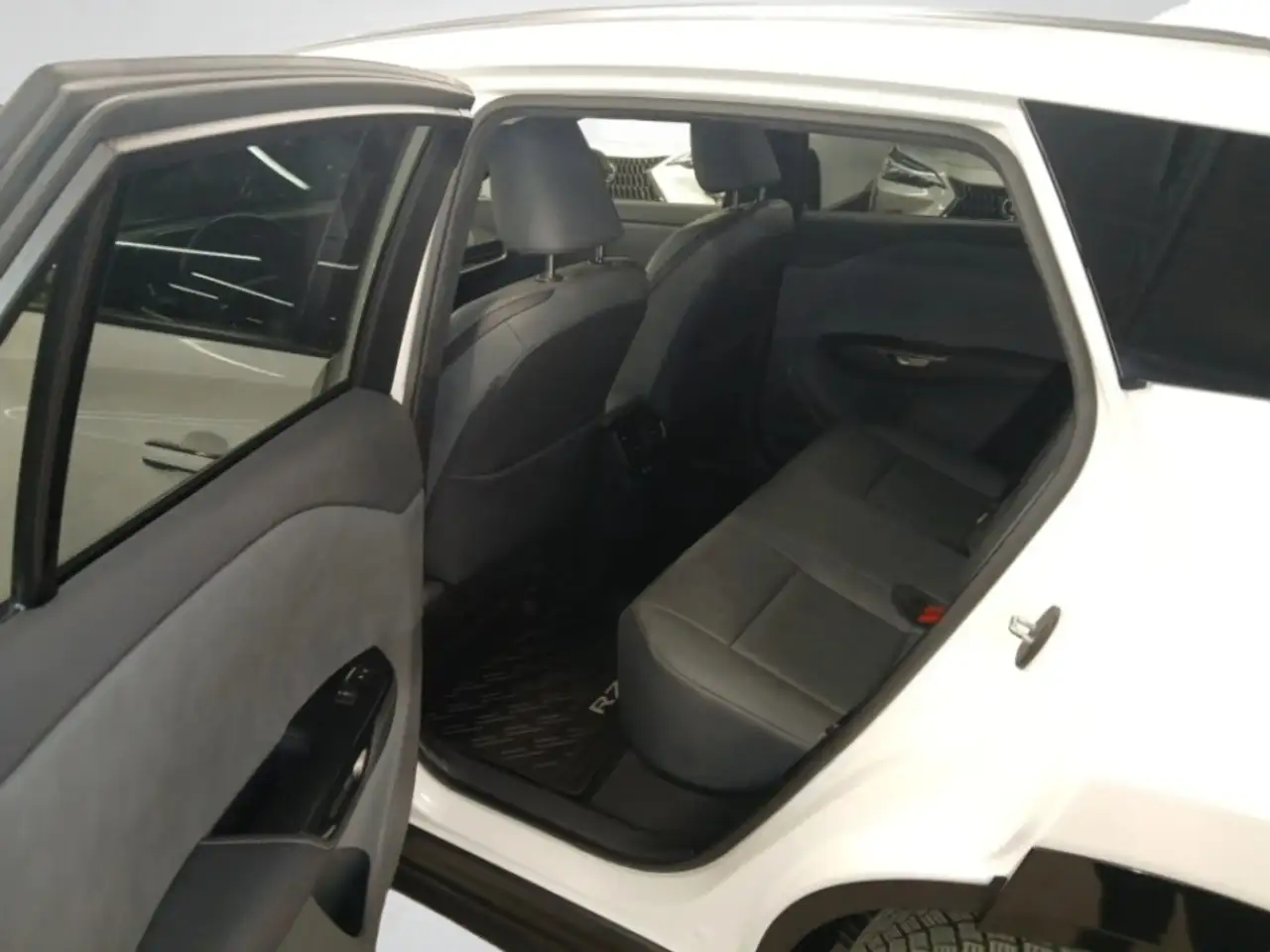 Lexus RZ снимка Lexus RZ