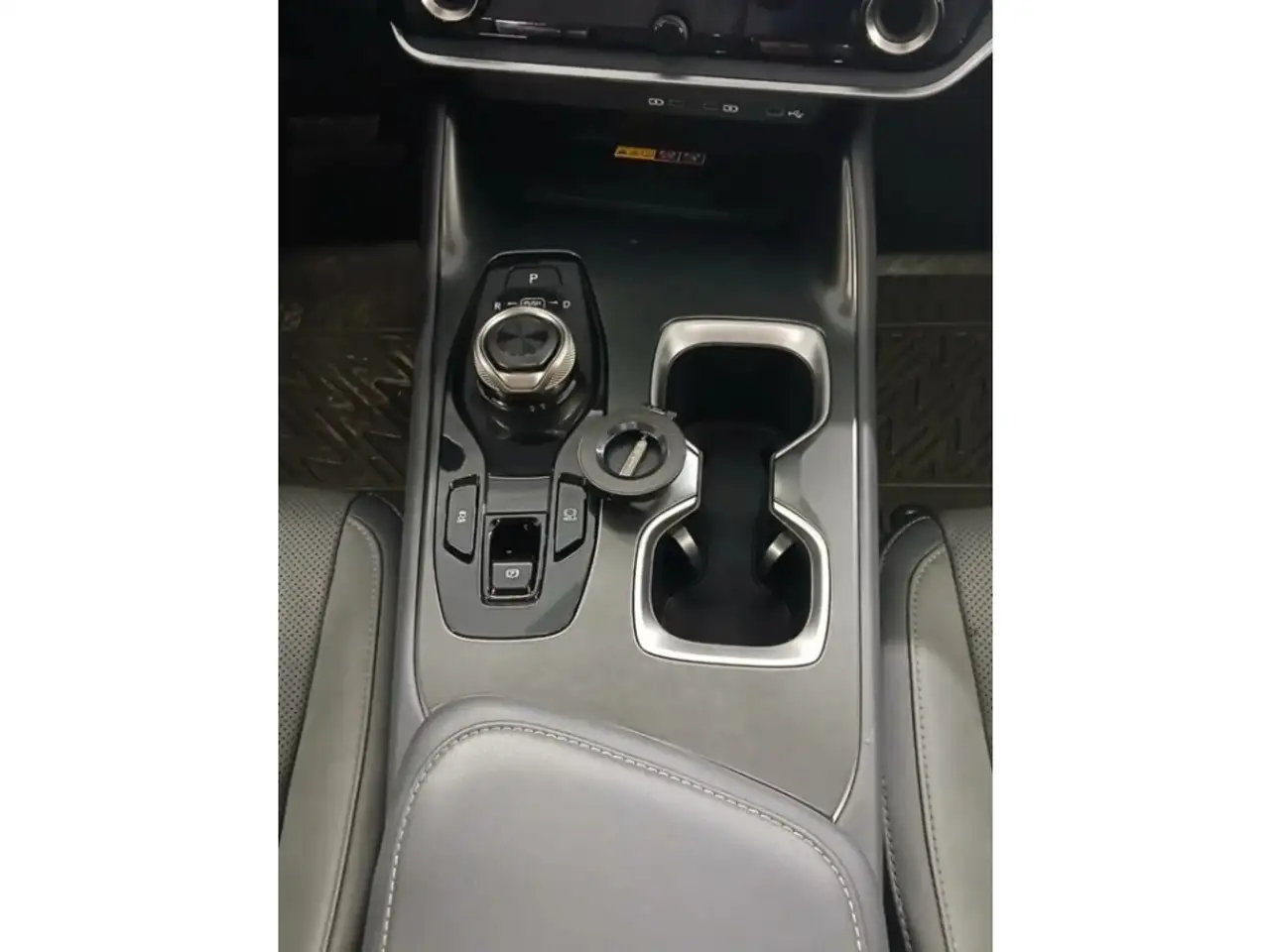 Lexus RZ снимка Lexus RZ