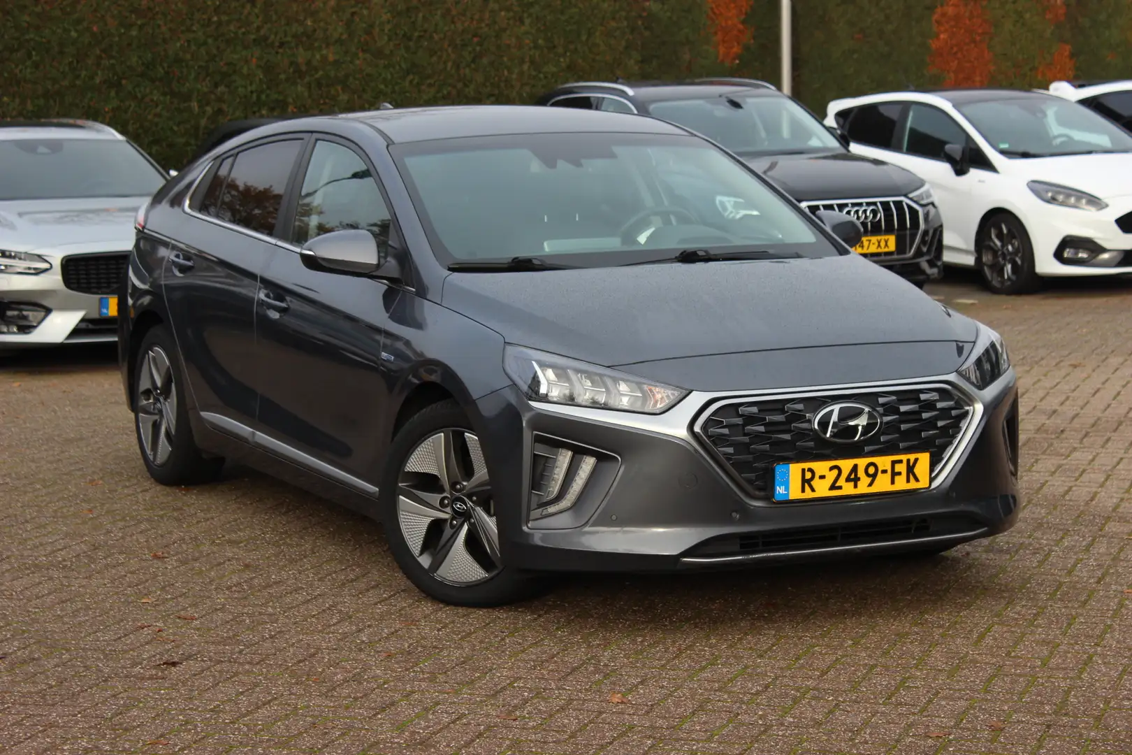 Hyundai IONIQ 1.6 GDi Premium 50.697 km! / Camera / Leder / CarP Grijs - 1