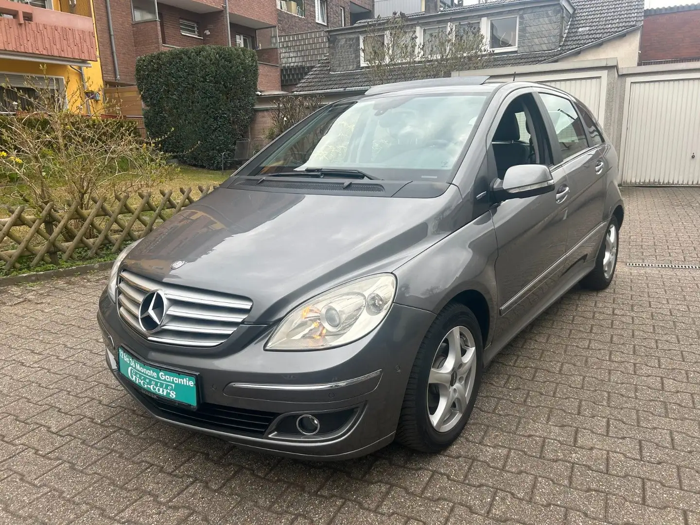 Mercedes-Benz B 180 B -Klasse B 180, LEDER, NAVI, SHZ, PDC Grau - 1