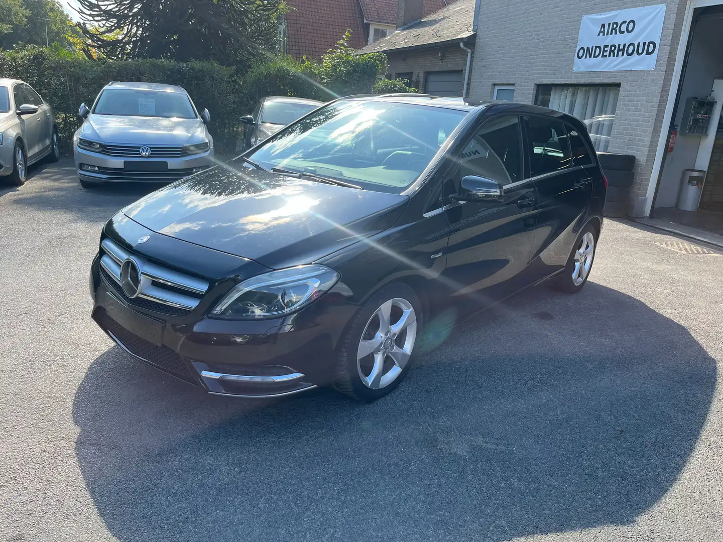 Mercedes-Benz B 180 B 180 (BlueEFFICIENCY) 7G-DCT Schwarz - 1