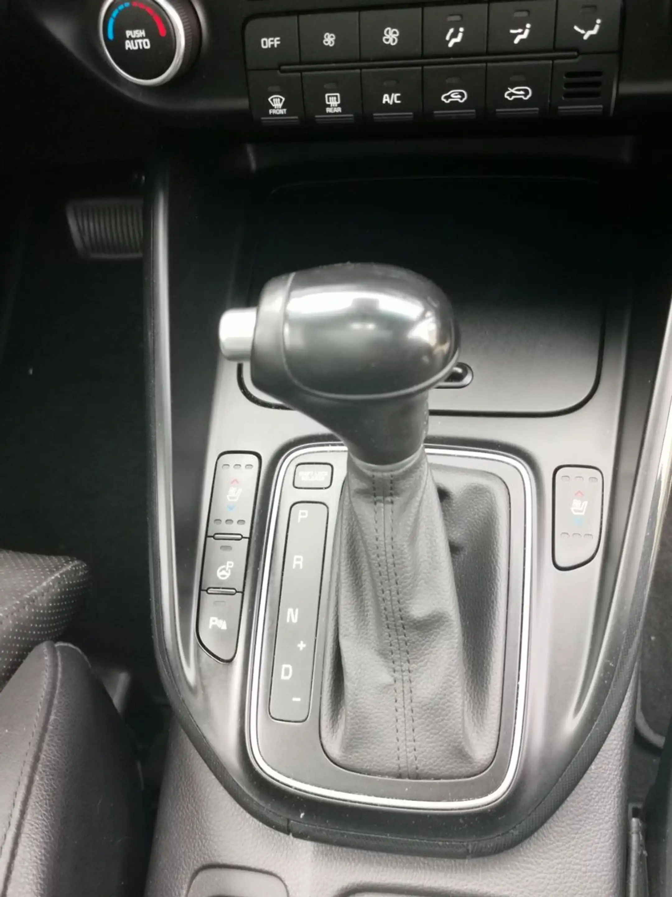 Kia Carens Spirit 1.7 CRDI Automatik TÜV 7 Sitzer — photo 13