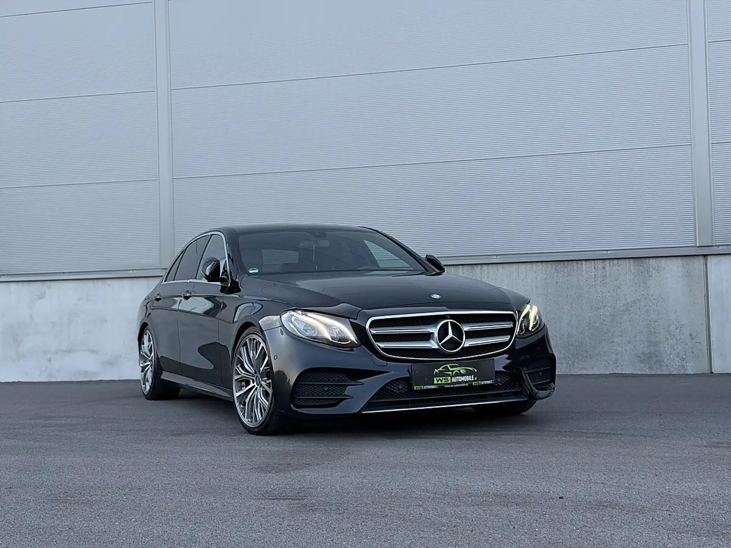Mercedes-Benz E 220 d Aut. AMG Line Schwarz - 2