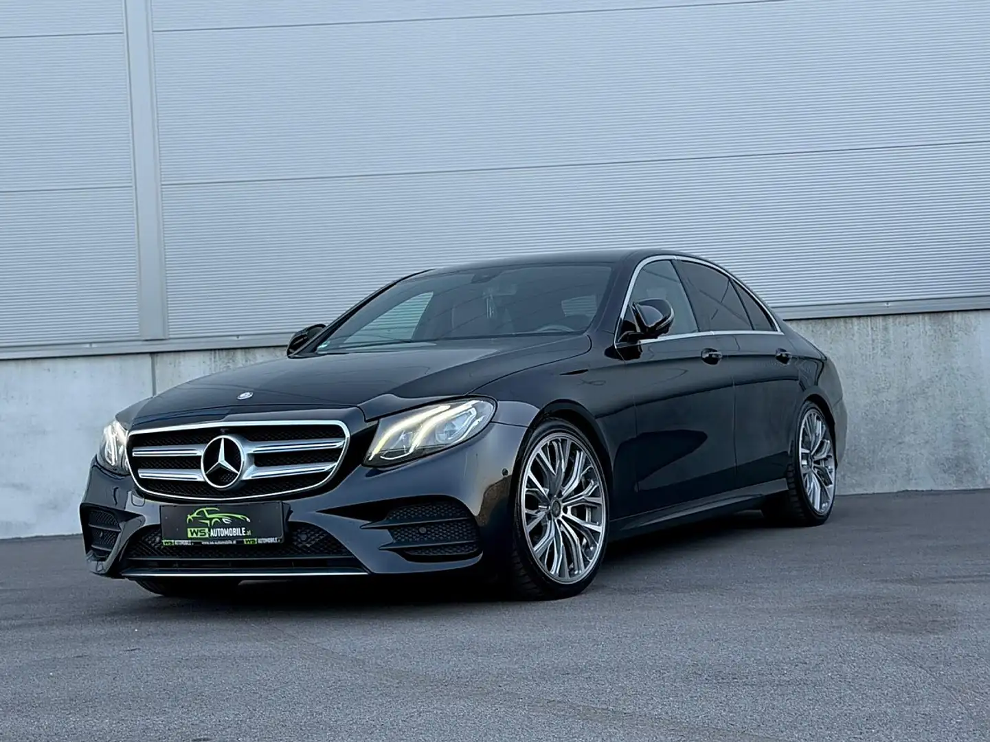Mercedes-Benz E 220 d Aut. AMG Line Schwarz - 1
