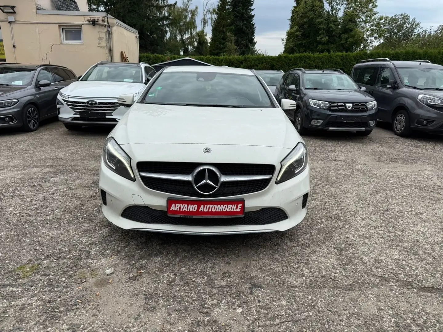 Mercedes-Benz A 180 BlueEfficiency*Klimaautomatik*Xenon*Navi Blanc - 1