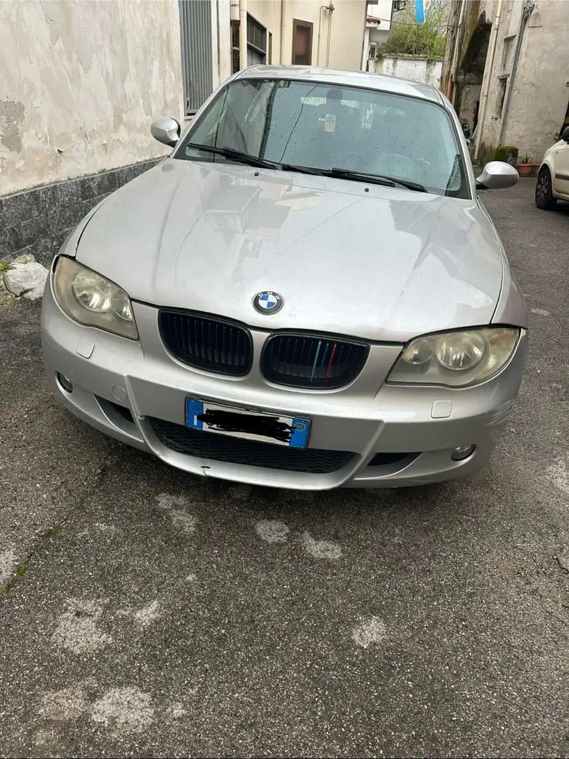 BMW 118 118d Attiva srebrna - 1