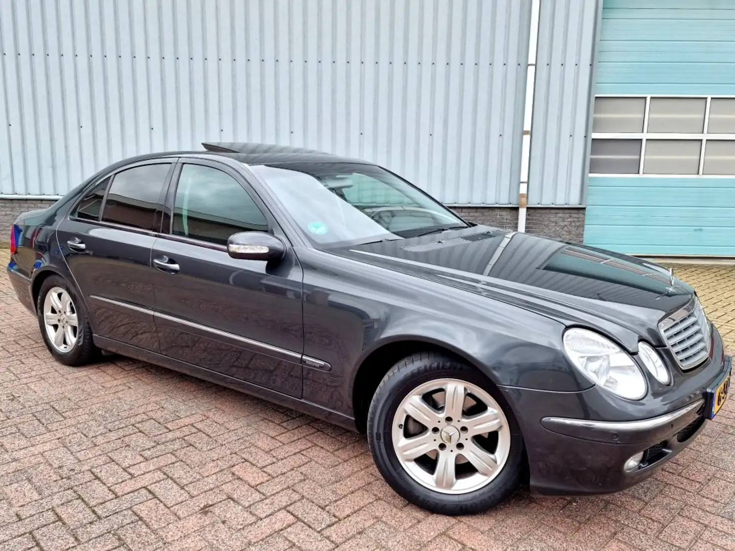 Mercedes-Benz E 240 Elegance Airco/Schuifdak/Cruise CTRL Gri - 1