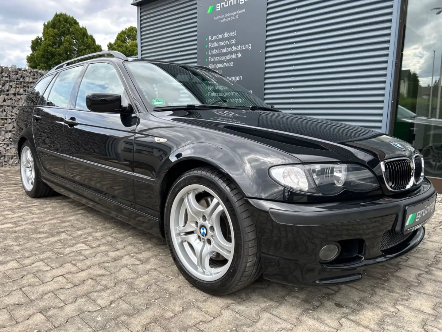 BMW 330 i touring, 1.Hd, M-technik II, Harman-Kardon Schwarz - 2