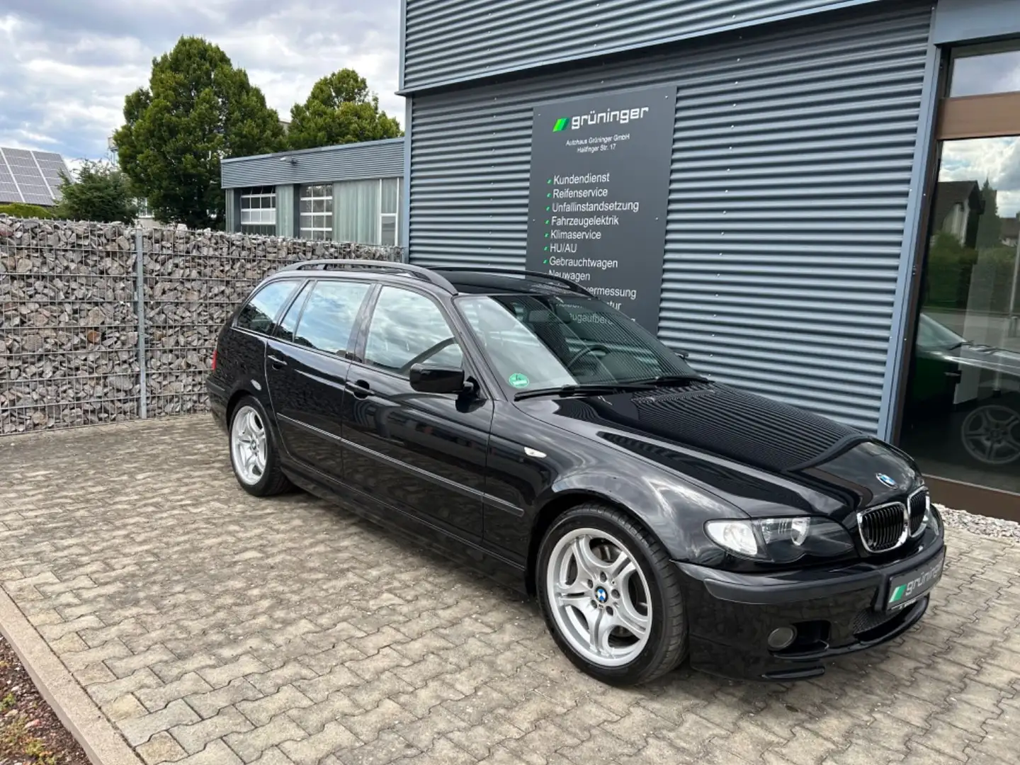BMW 330 i touring, 1.Hd, M-technik II, Harman-Kardon Schwarz - 1