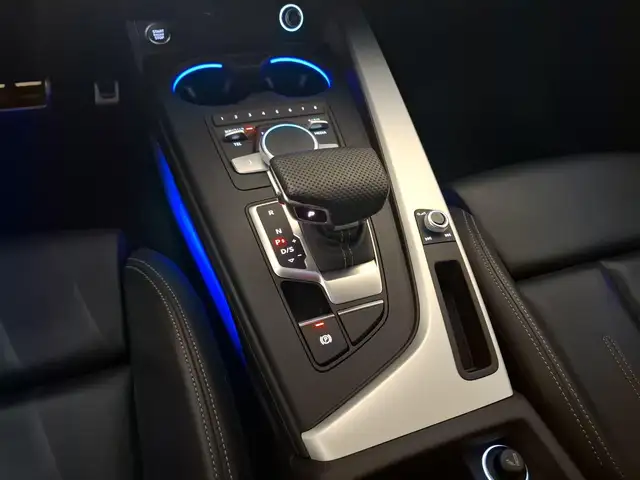 Audi A4 view 10