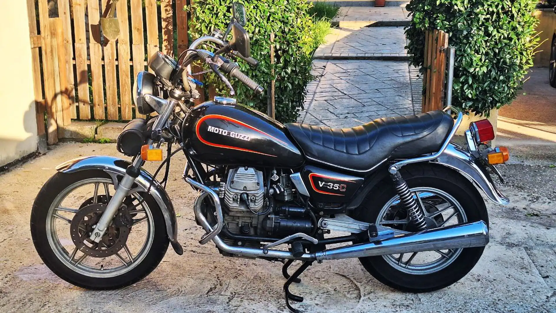 Moto Guzzi V 35 C Nero - 2