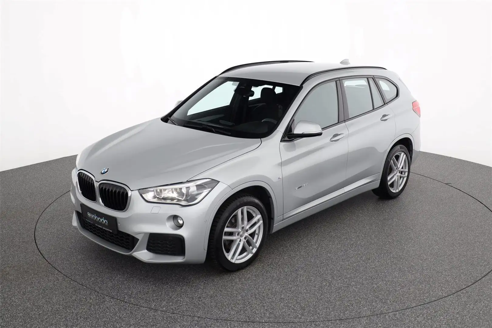 BMW X1 sDrive18d M Sport Grau - 2