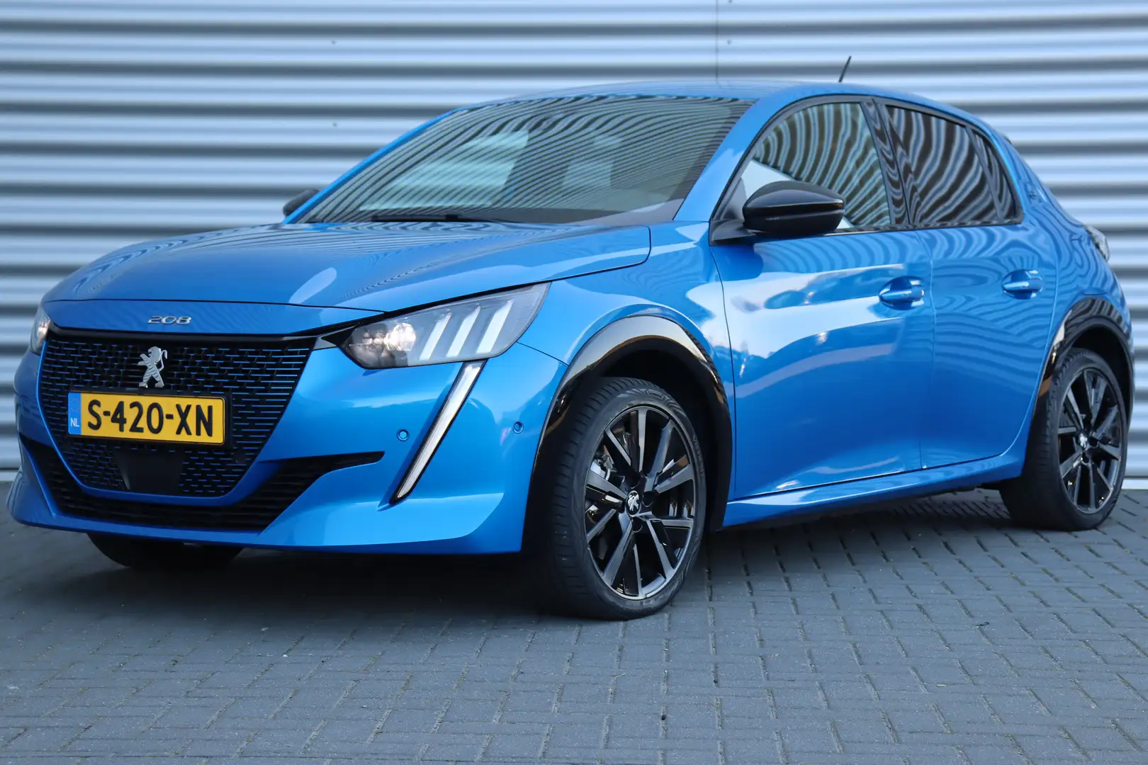 Peugeot e-208 EV 136PK GT PACK AUTOMAAT / NAVI / LEDER / CLIMA / Blauw - 1