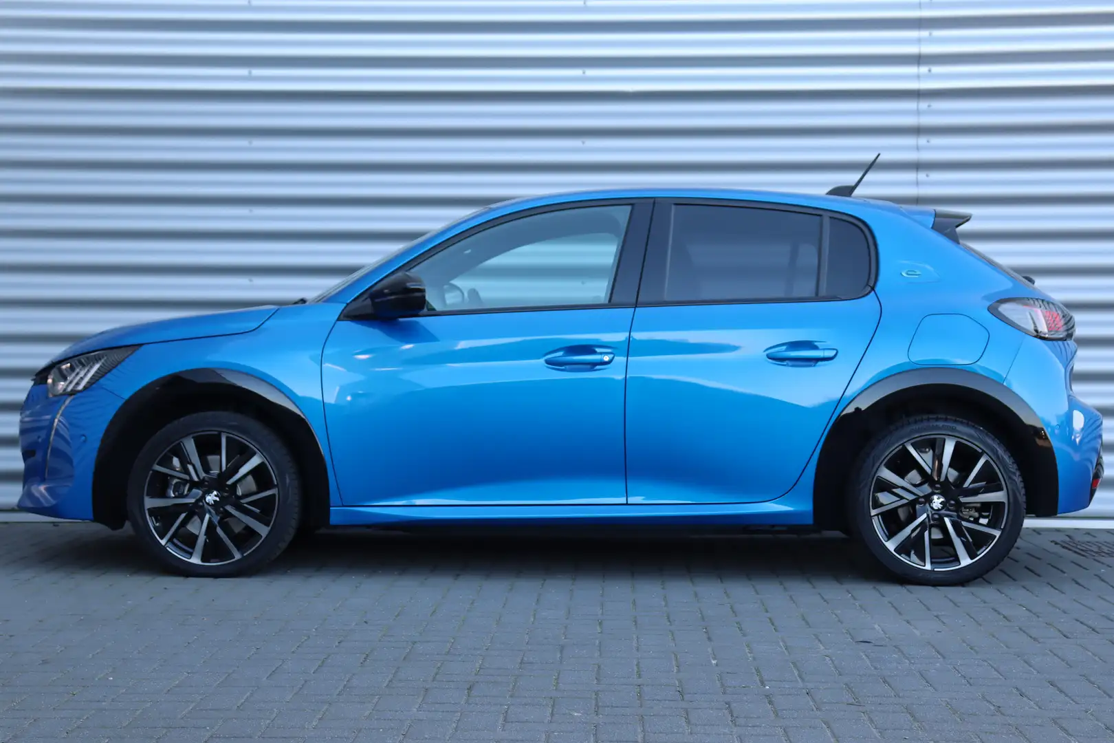 Peugeot e-208 EV 136PK GT PACK AUTOMAAT / NAVI / LEDER / CLIMA / Blauw - 2