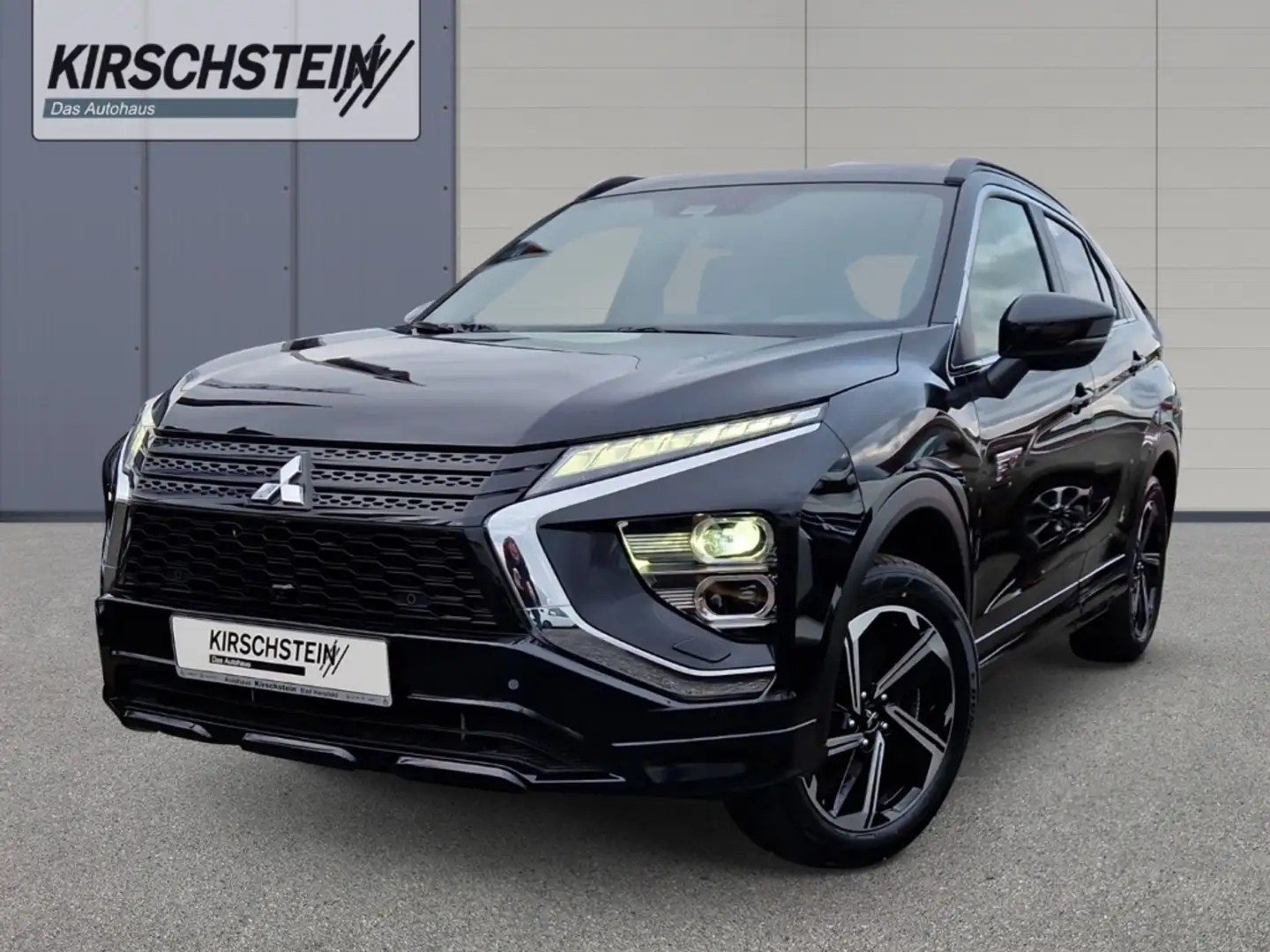 Mitsubishi Eclipse Cross Plug-In Hybrid Select Allwetter Navi LED Чорний - 1