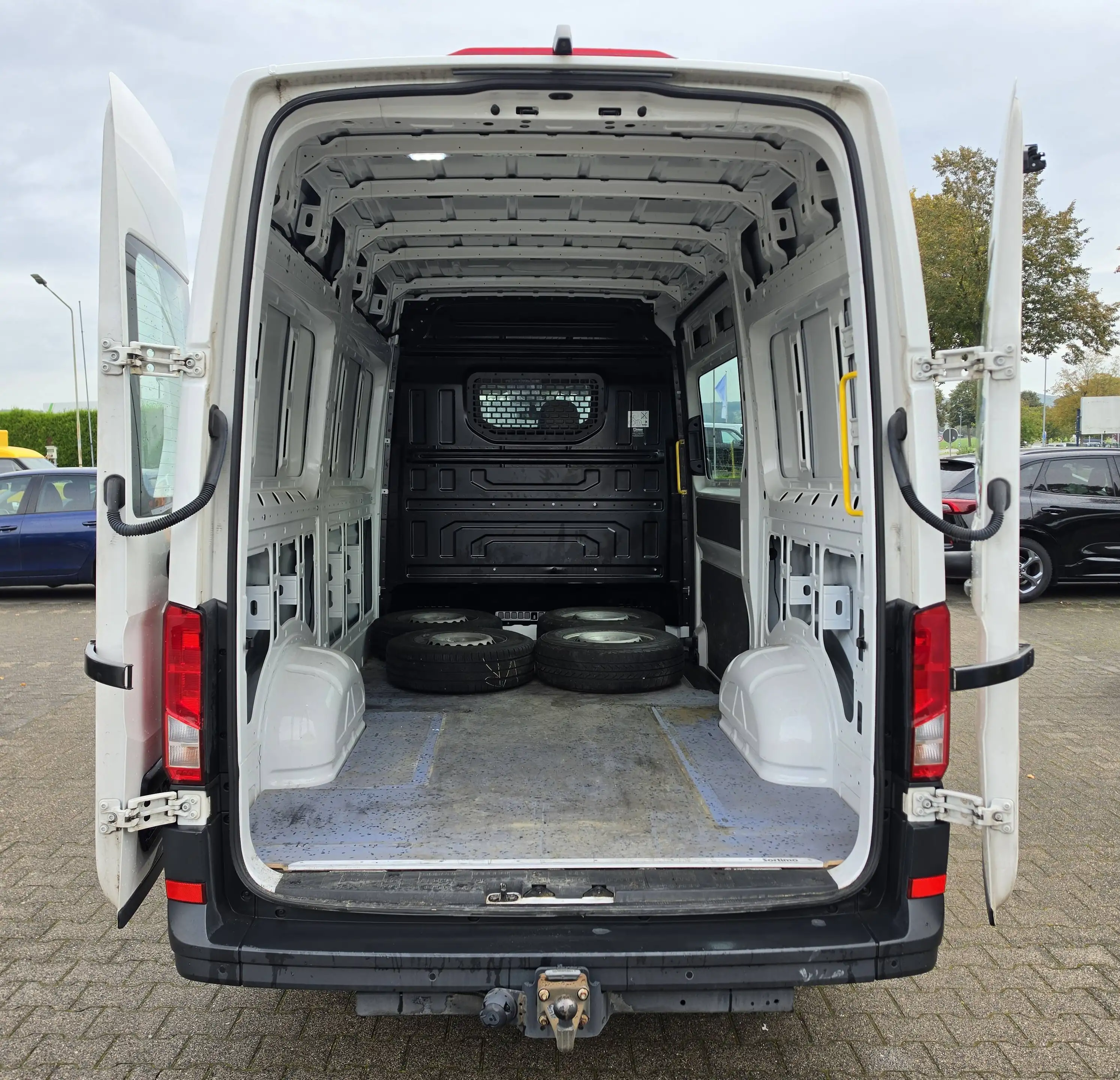 Volkswagen Crafter 35 mittellang Hochdach L2/H2 FWD Automatik Navi/Kamera — photo 7
