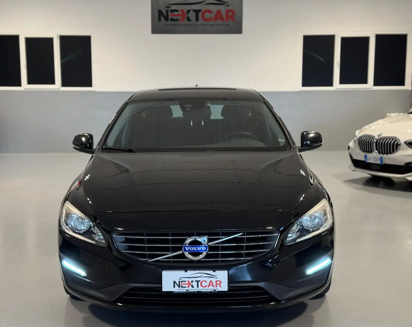 Volvo V60 2.0 d3 Summum Nero - 2
