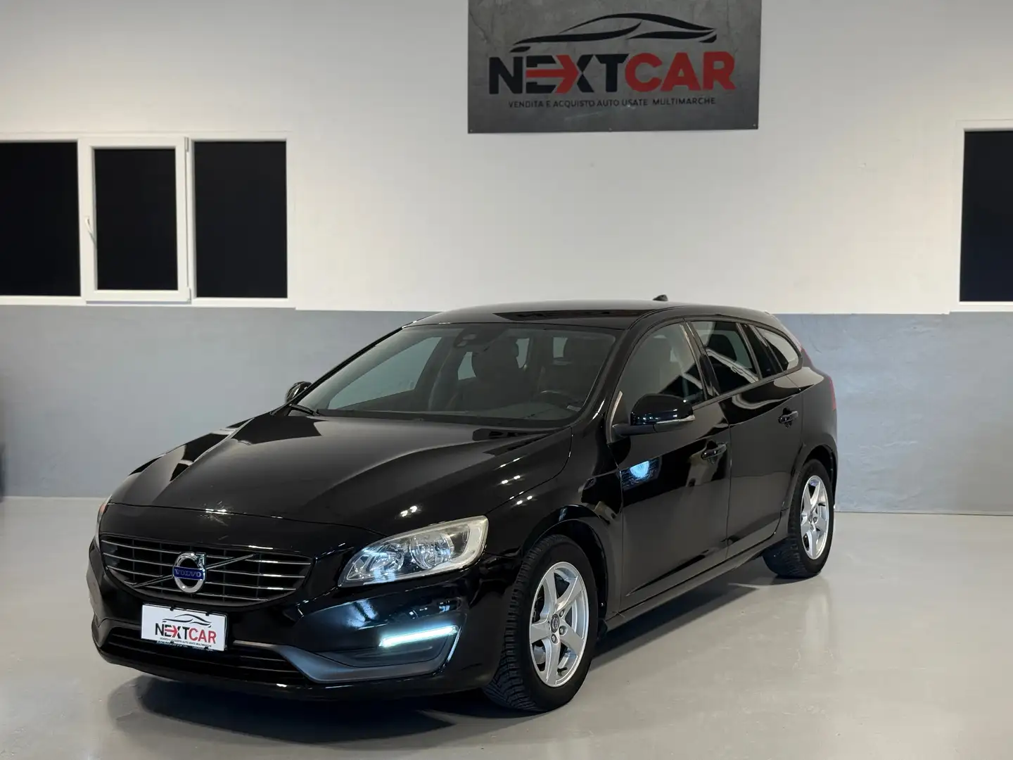 Volvo V60 2.0 d3 Summum Nero - 1