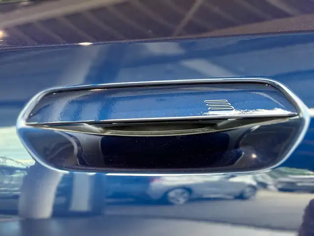 BMW 5 Series view 15