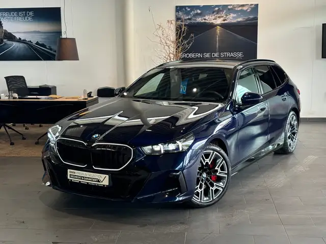 BMW 5 Series view 4