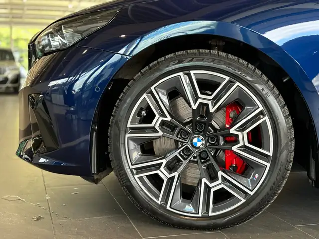 BMW 5 Series view 6