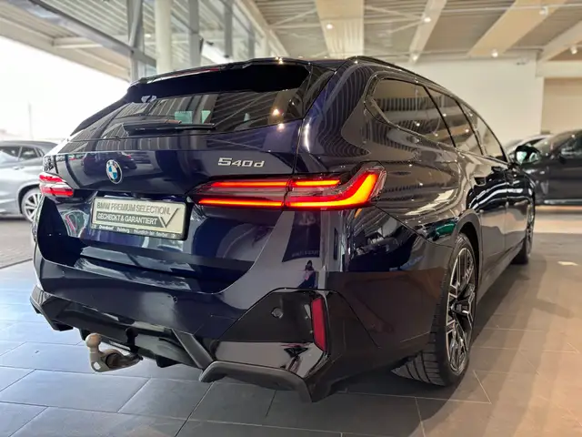BMW 5 Series view 11