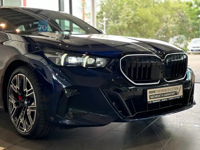 BMW 5 Series view 13