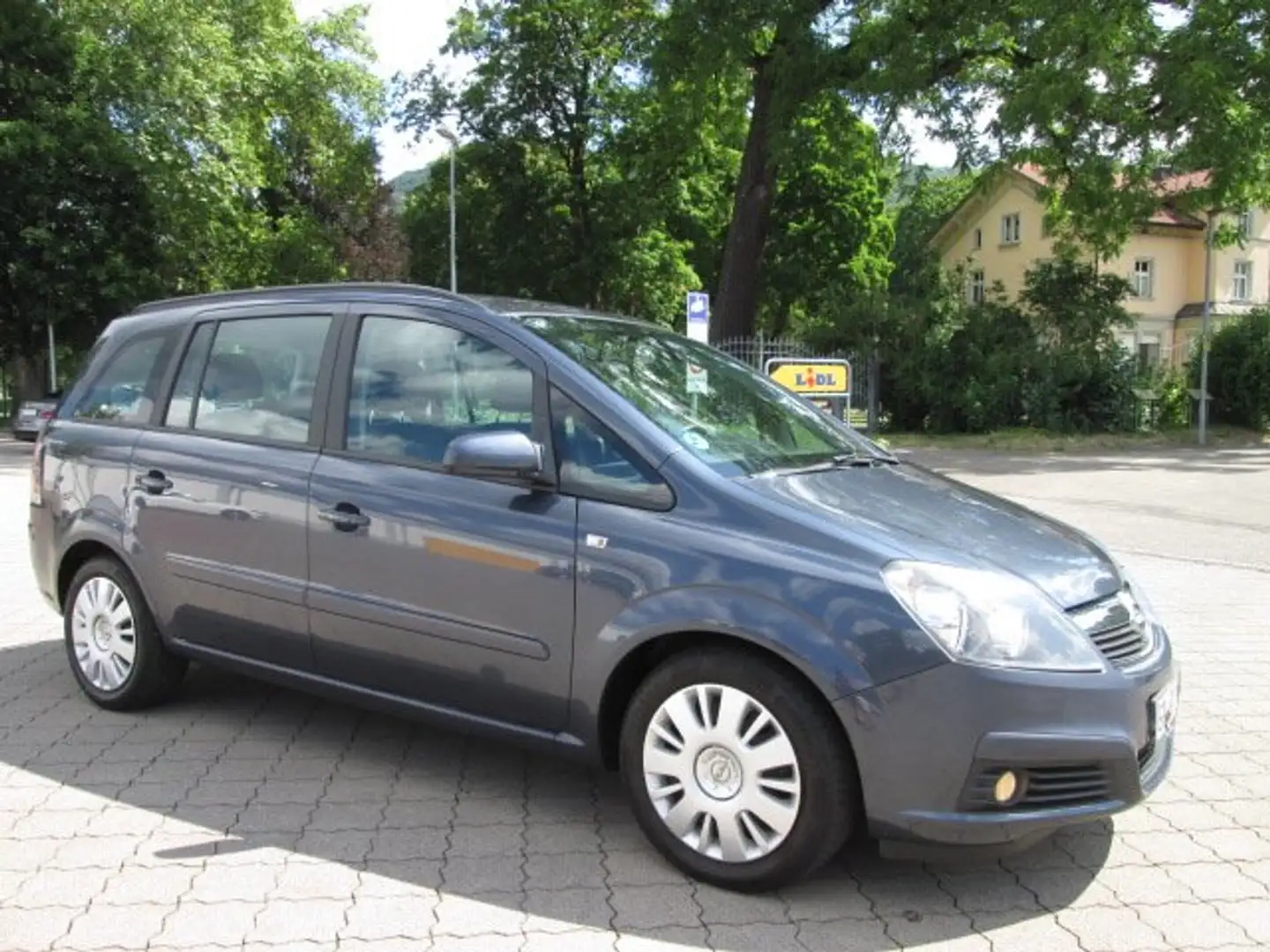 Opel Zafira 1.6 Cosmo+1.HAND+TÜV NEU+WENIG KM+7-SITZER+ Grau - 1