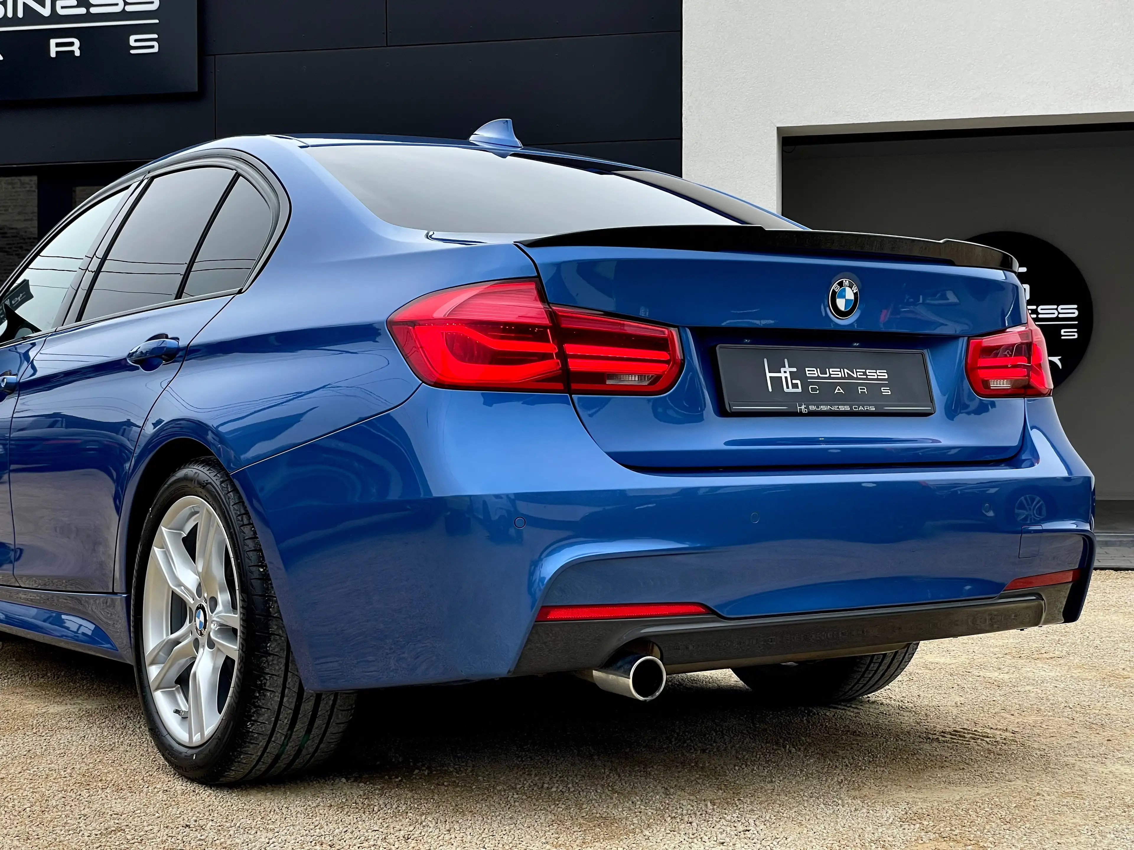BMW 318 iA/ PACK M/ SHADOW LINE/ APPLE CARPLAY/ FULL LED/ CUIR/ CLIM — photo 11