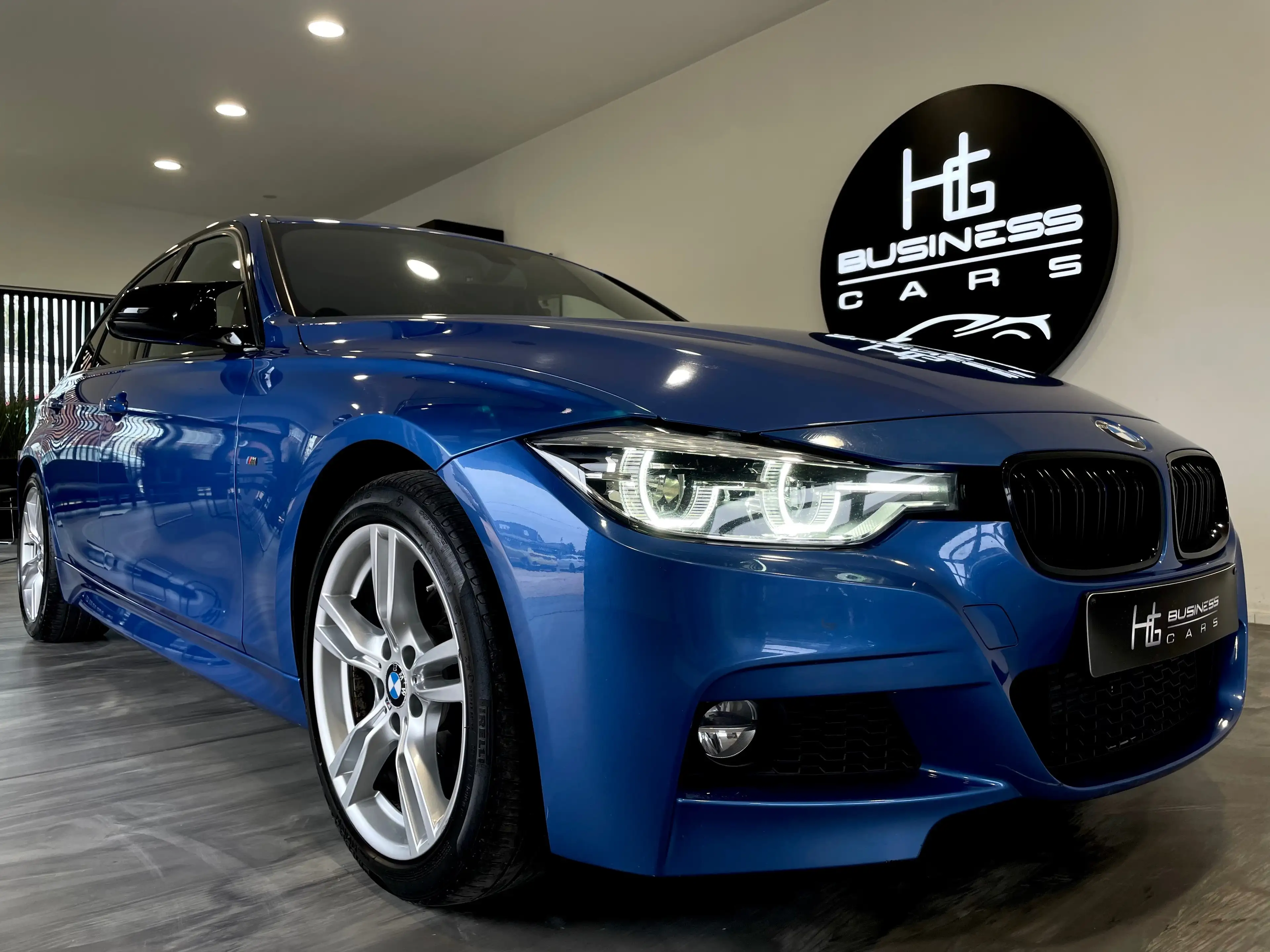 BMW 318 iA/ PACK M/ SHADOW LINE/ APPLE CARPLAY/ FULL LED/ CUIR/ CLIM — photo 5